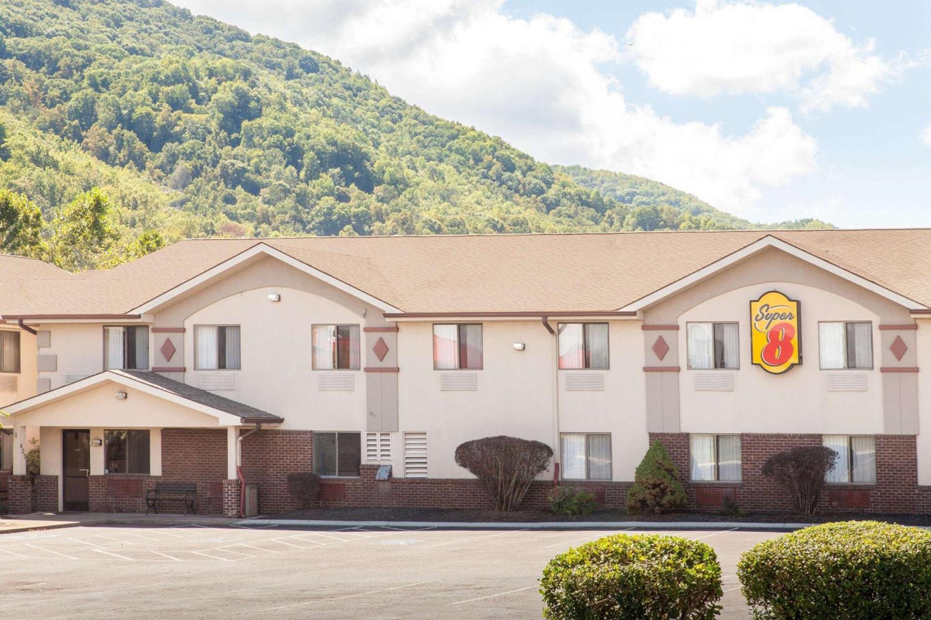 Super 8 by Wyndham Norton VA — hotel in Norton