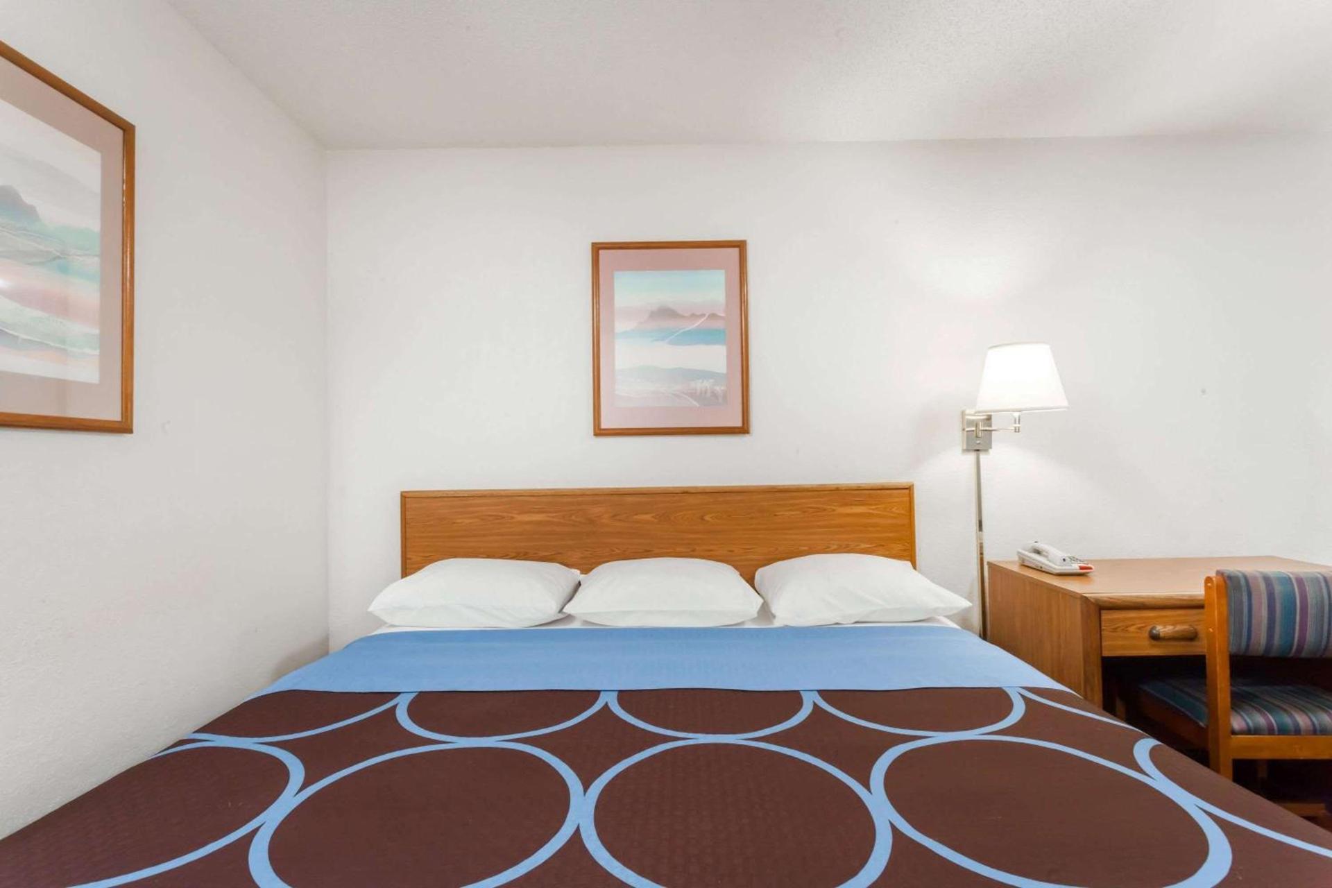 Super 8 by Wyndham Sidney NY photo 30