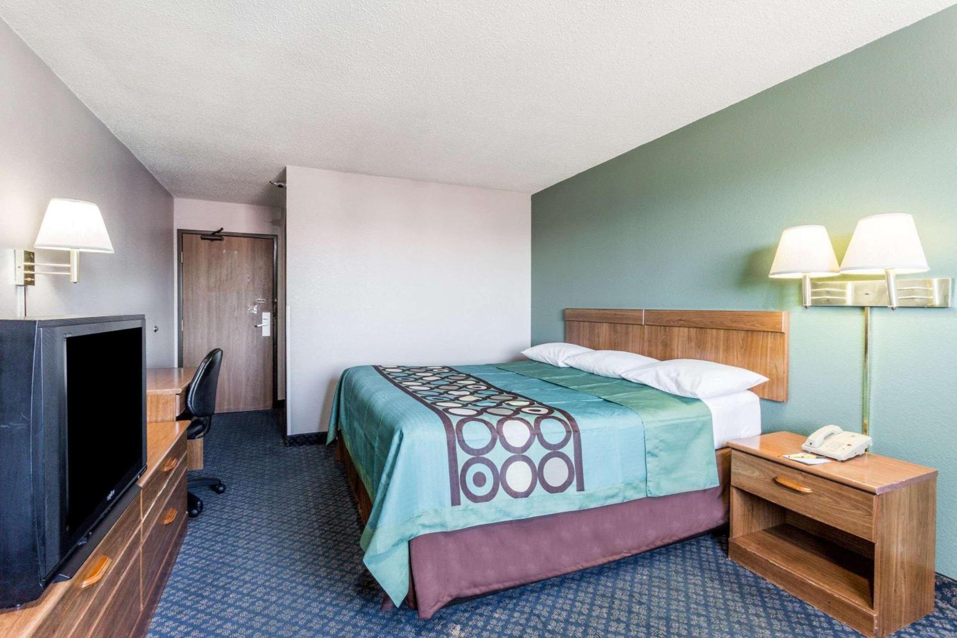 Super 8 by Wyndham Richmond Midlothian Turnpike photo 7