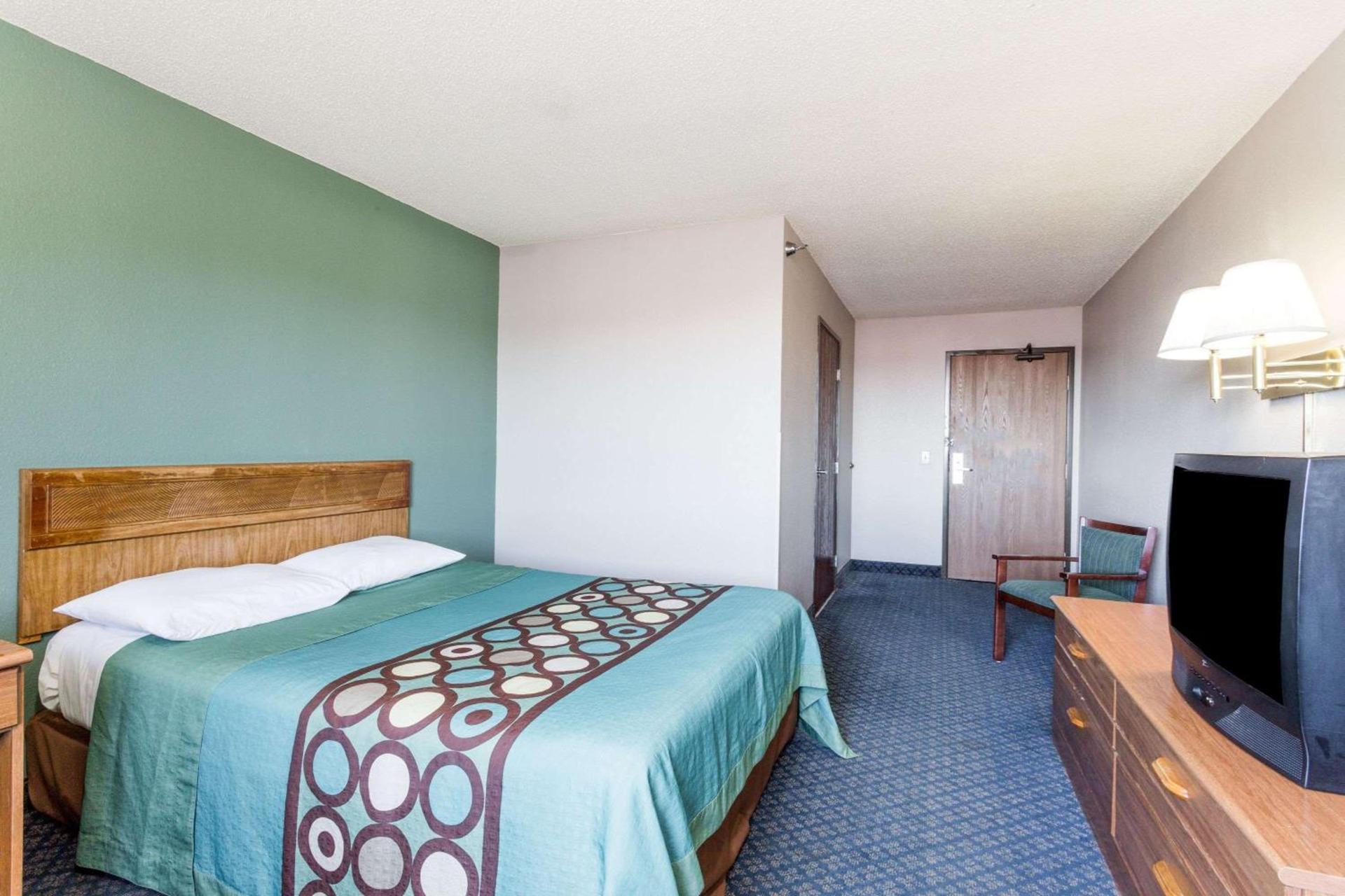 Super 8 by Wyndham Richmond Midlothian Turnpike photo 6