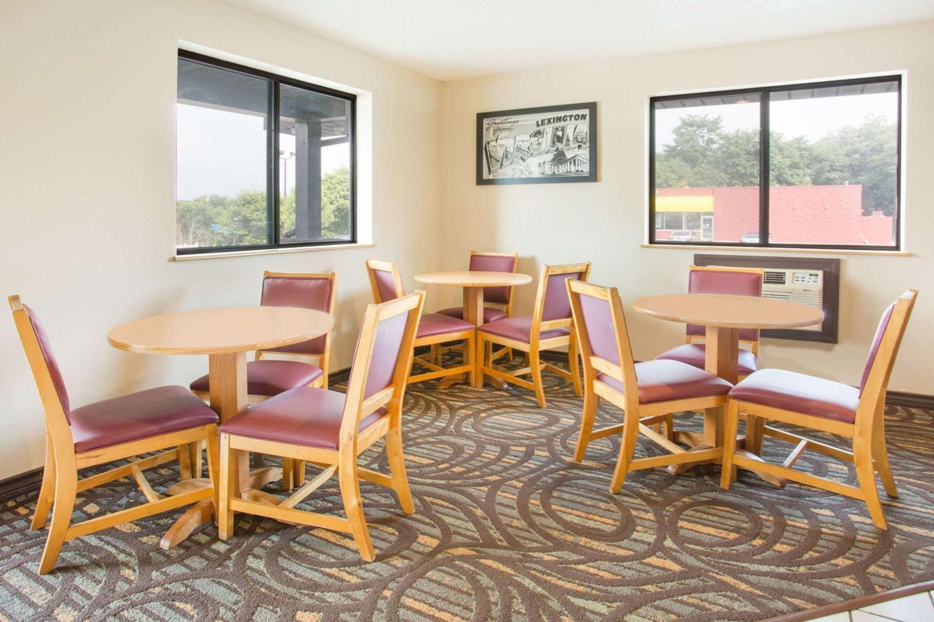 Super 8 by Wyndham Lexington VA photo 15