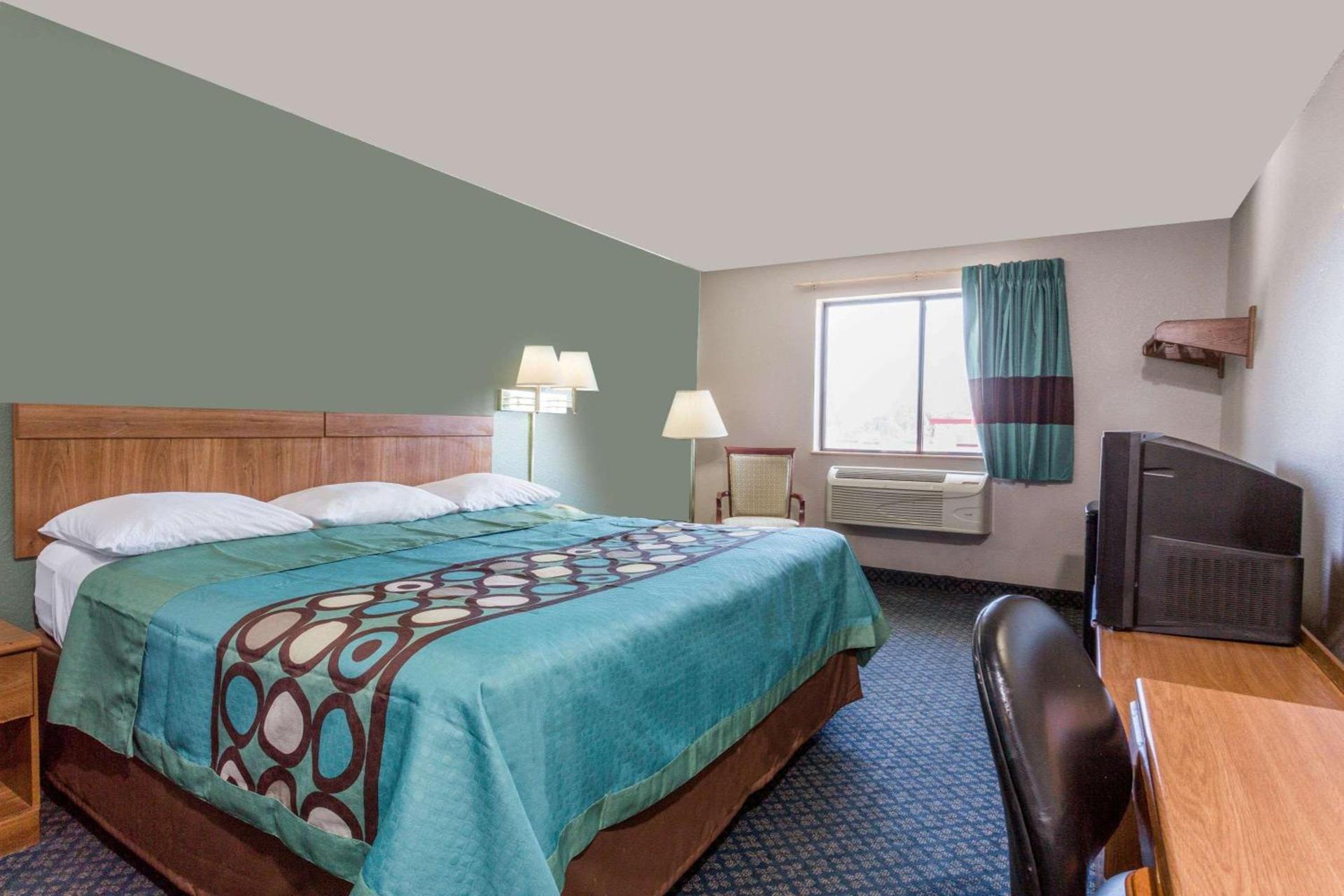 Super 8 by Wyndham Richmond Midlothian Turnpike photo 11