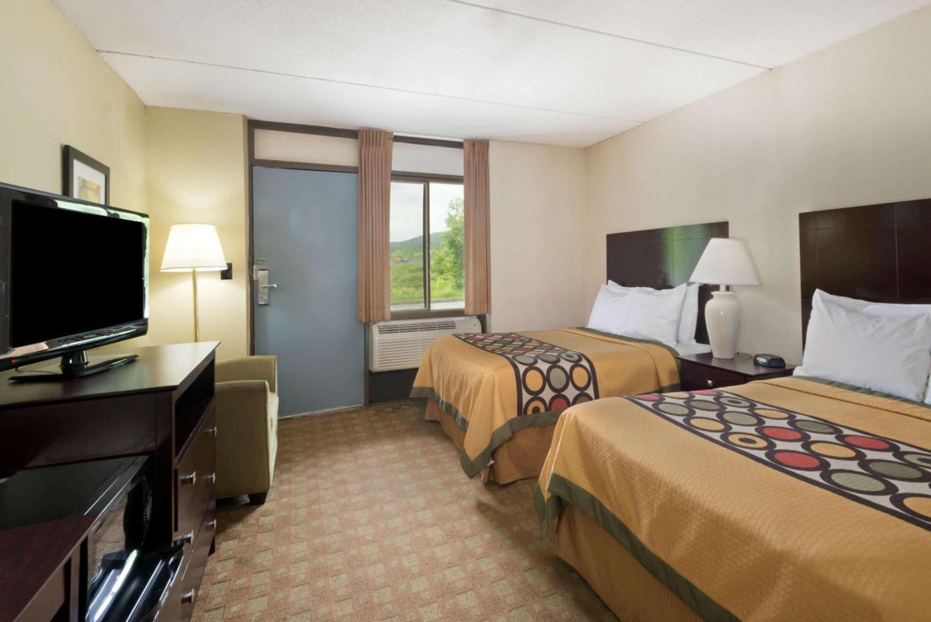 Super 8 by Wyndham White River Junction photo 6