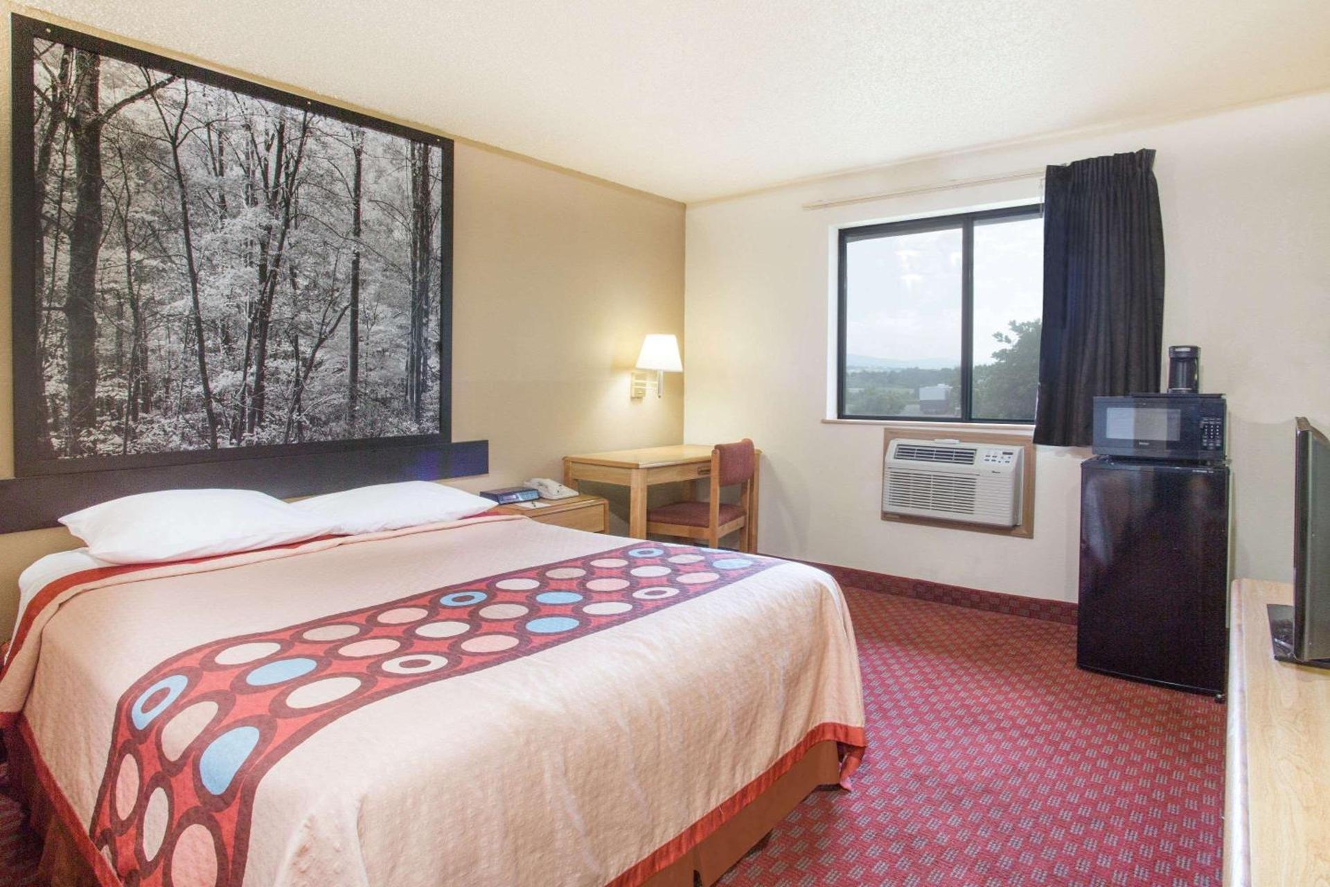 Super 8 by Wyndham Lexington VA photo 11