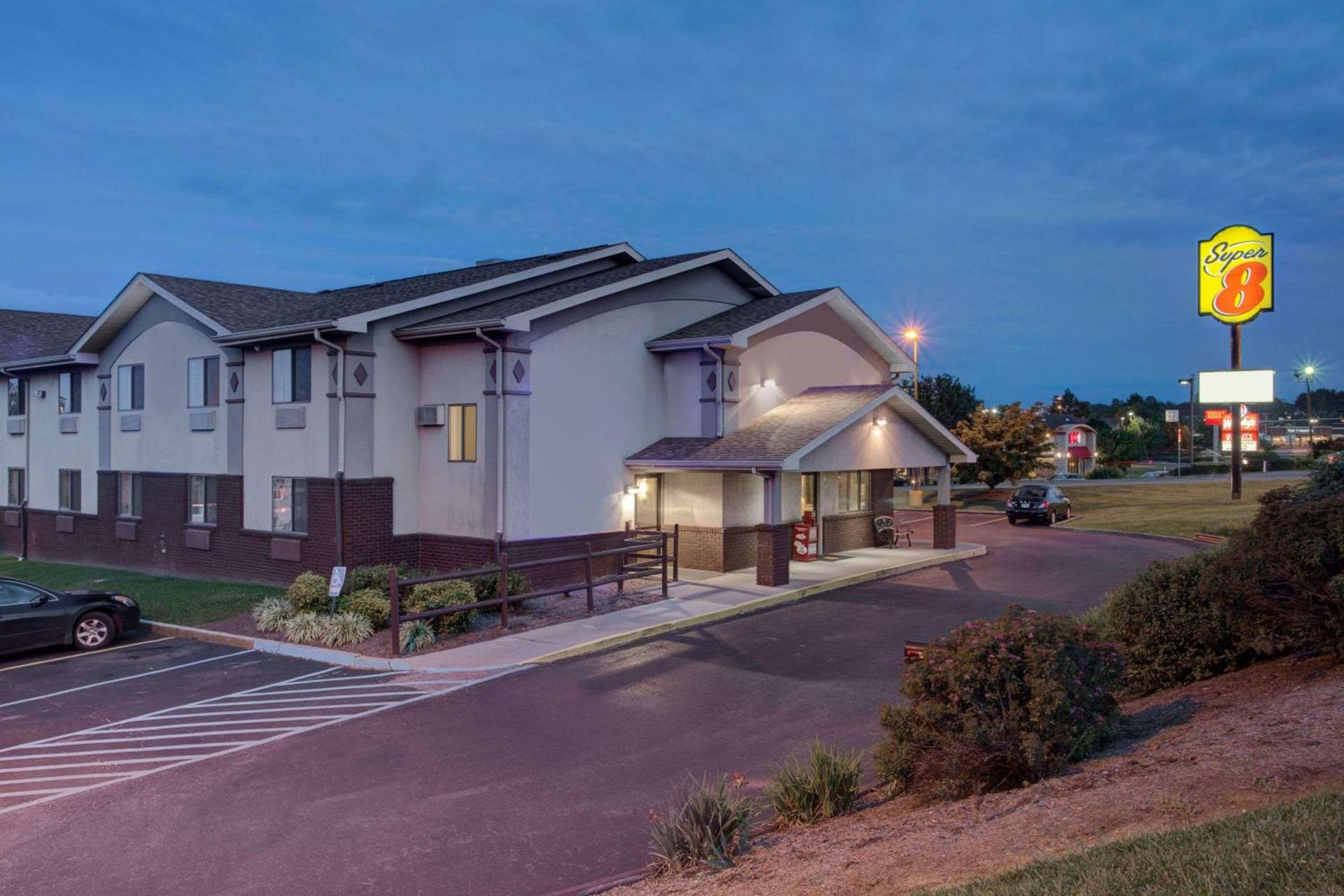 Super 8 by Wyndham Christiansburg/Blacksburg Area — hotel in Christiansburg