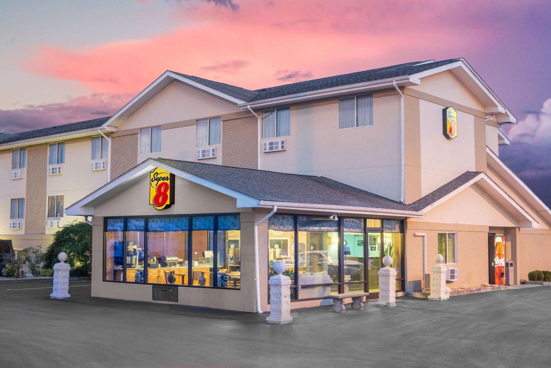 Super 8 by Wyndham Corbin KY photo 2