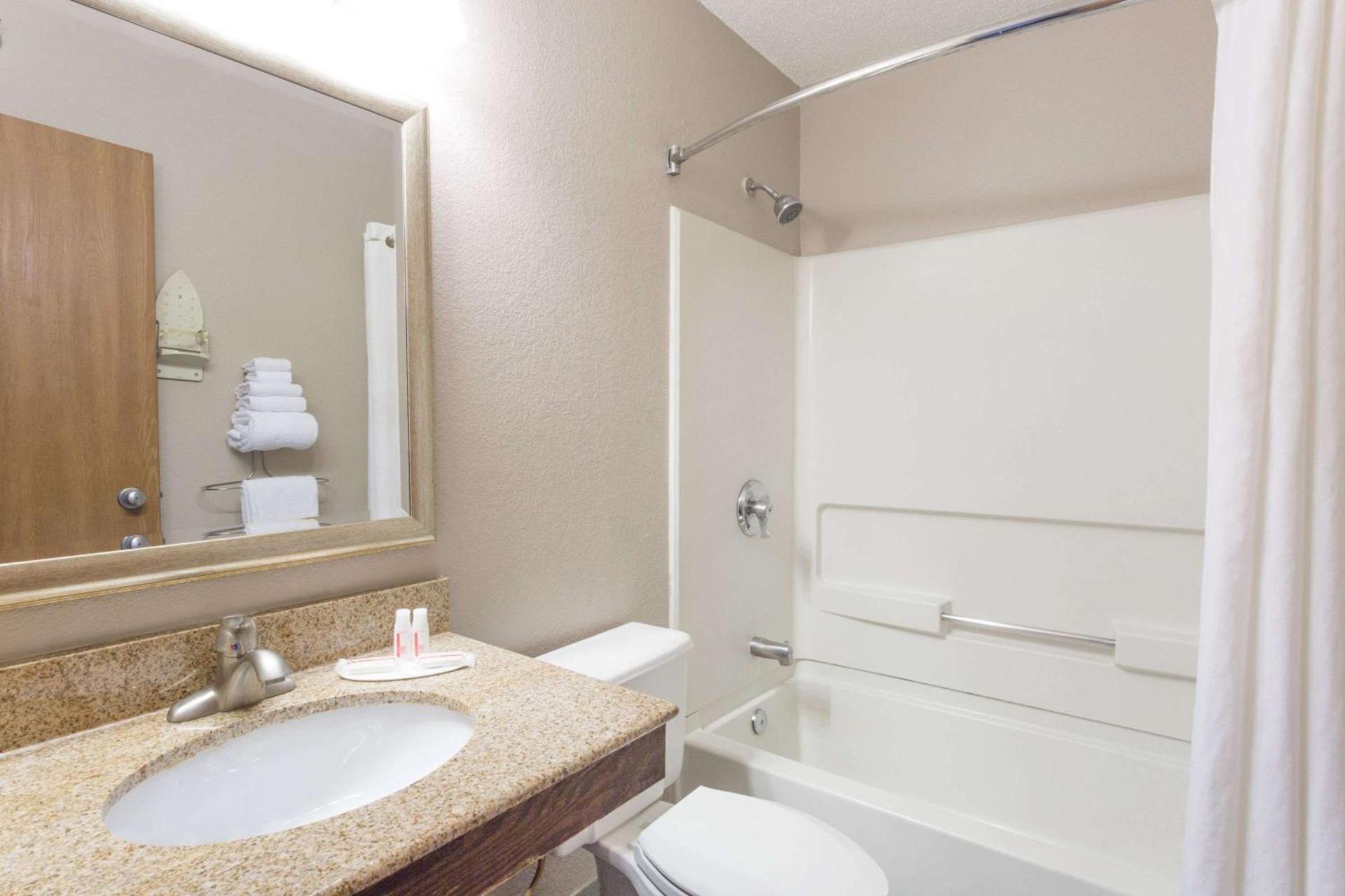 Super 8 by Wyndham Richmond Midlothian Turnpike photo 12