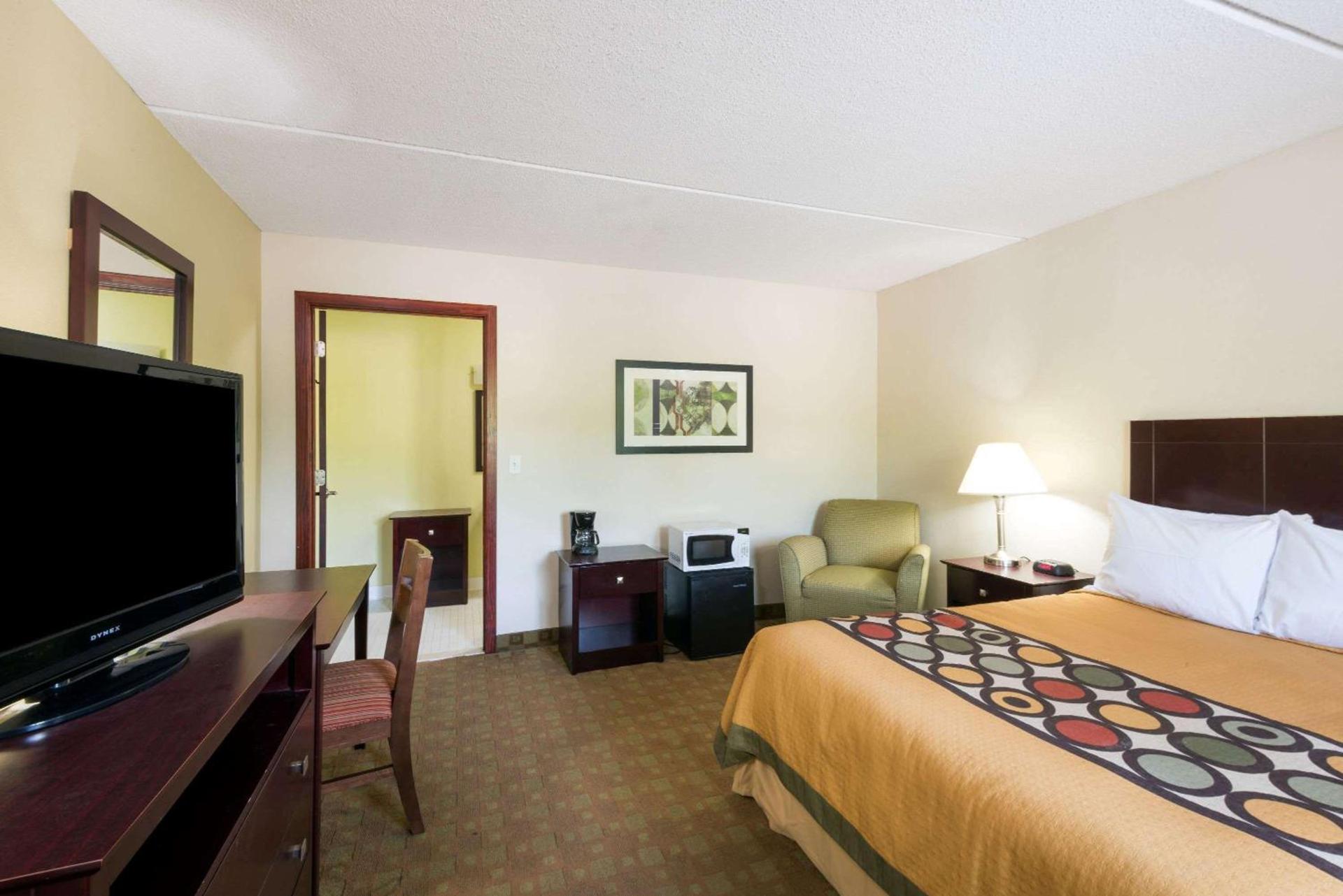 Super 8 by Wyndham White River Junction photo 11