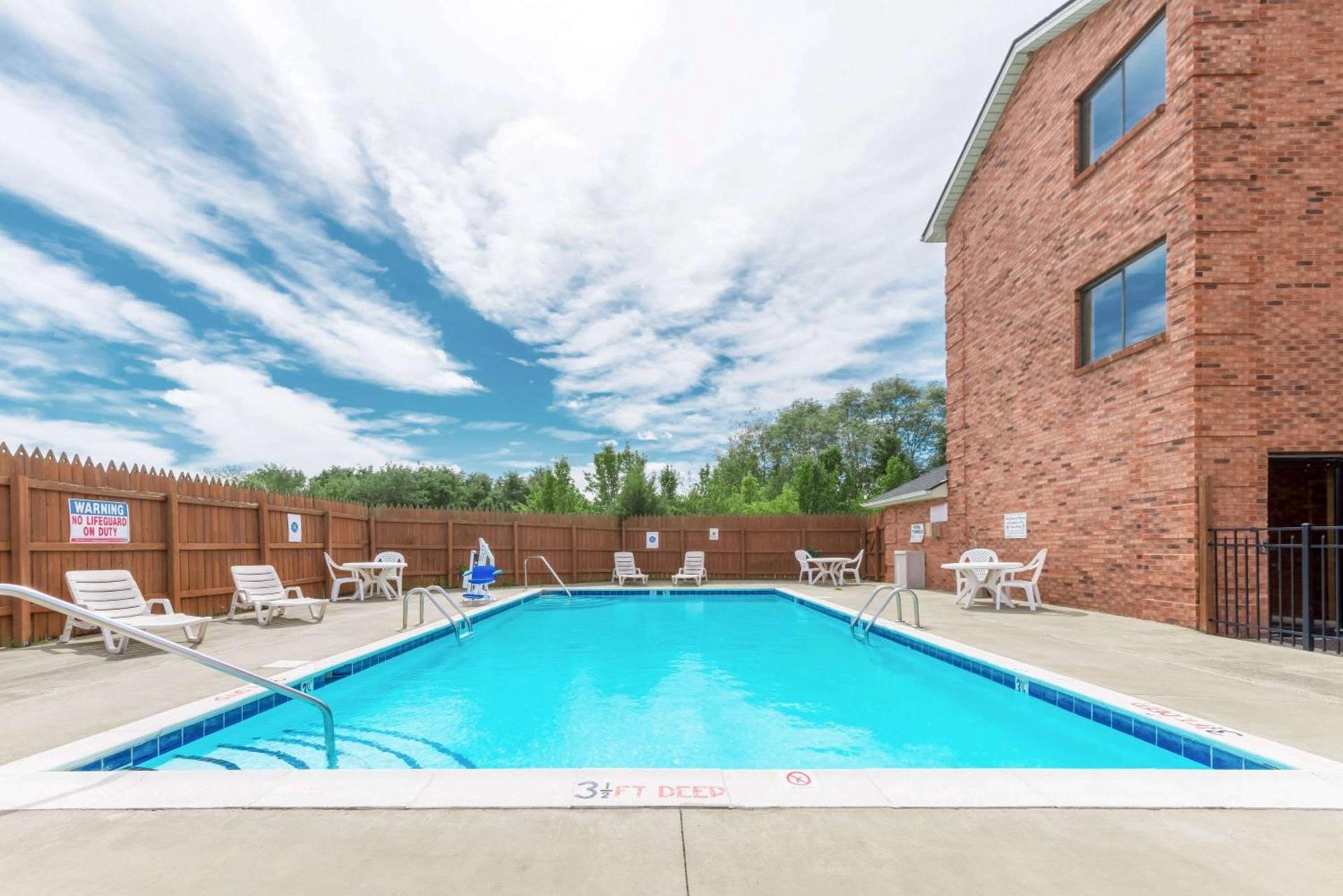 Super 8 by Wyndham Georgetown photo 9