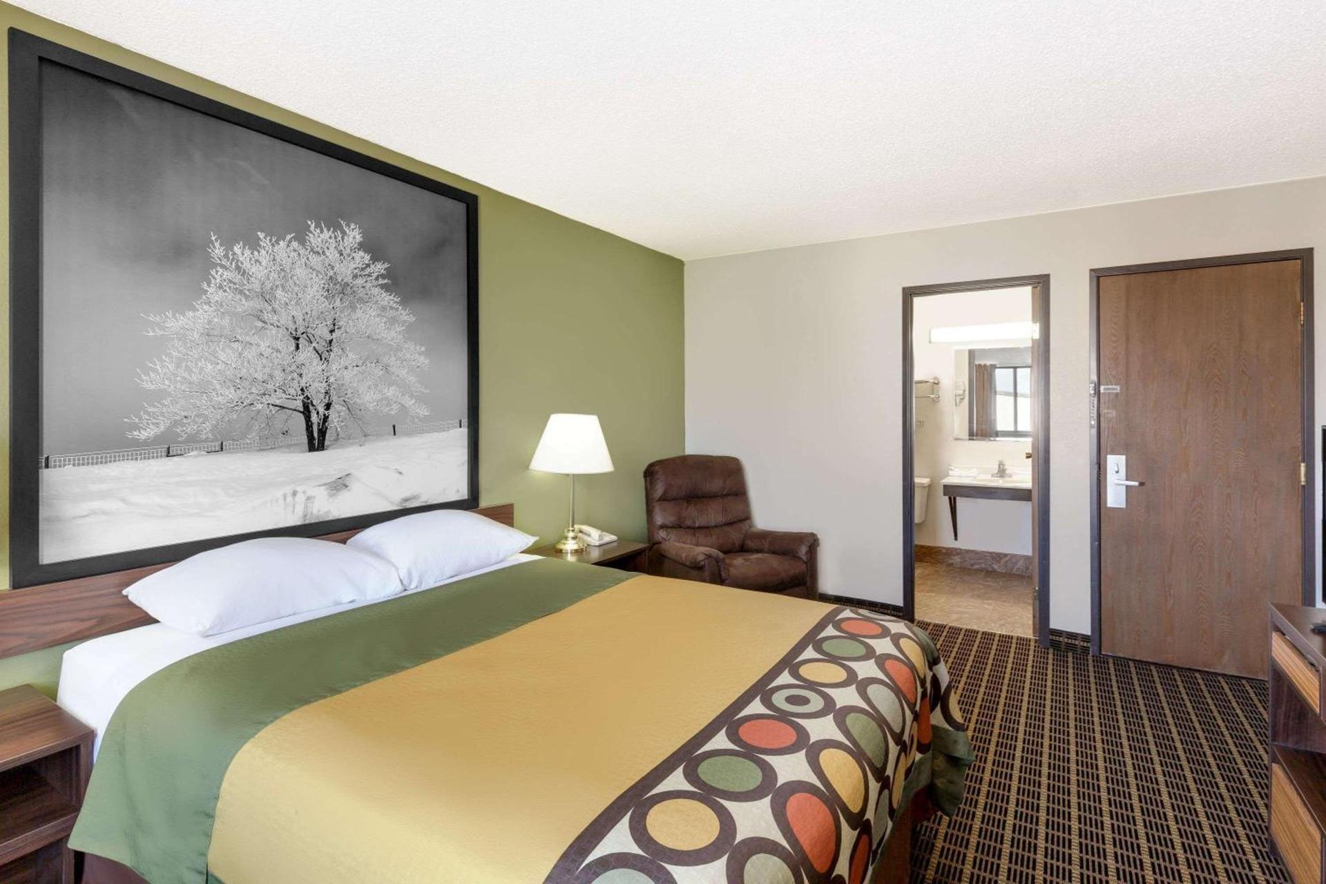 Super 8 by Wyndham Norfolk photo 6