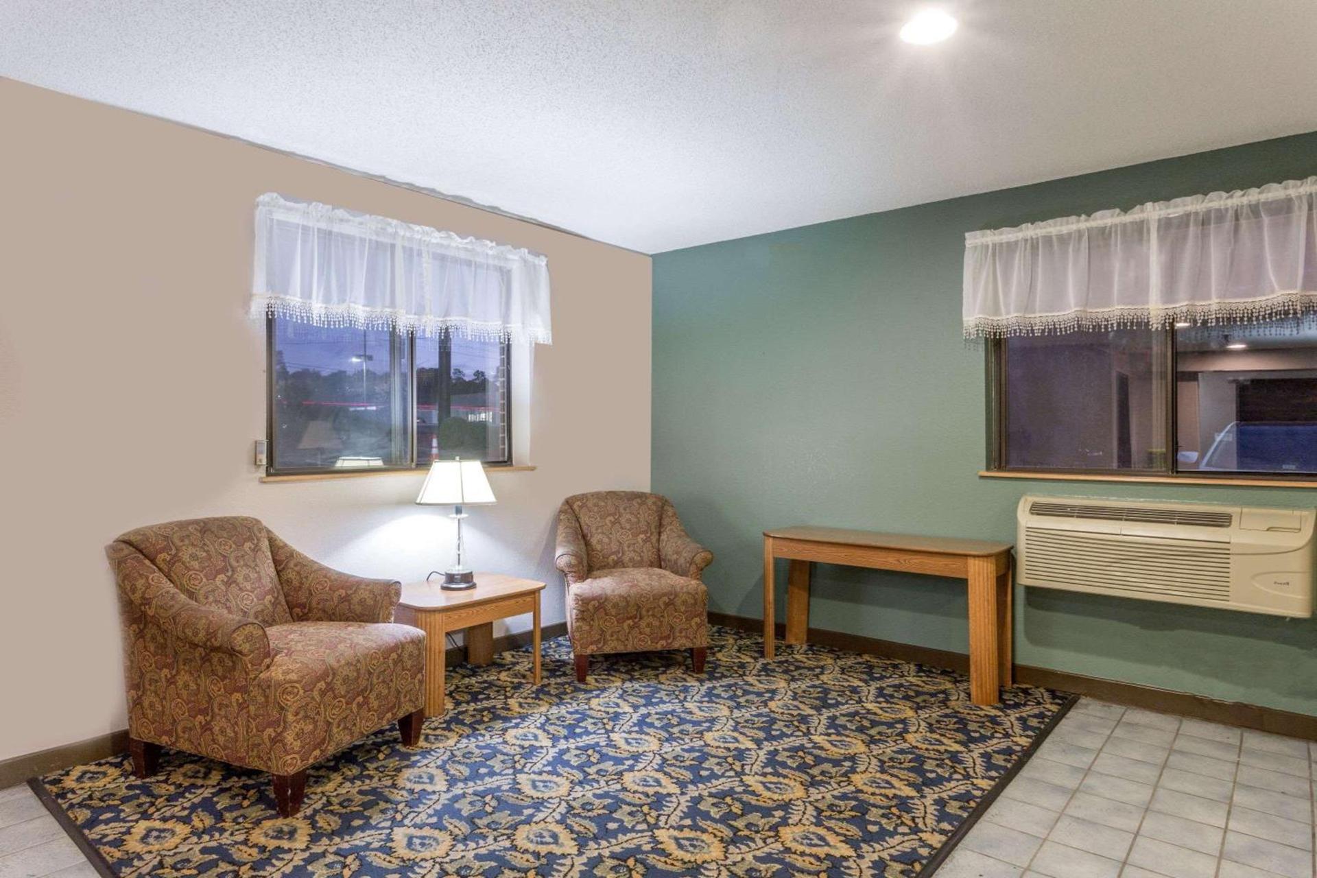 Super 8 by Wyndham Richmond Midlothian Turnpike photo 4