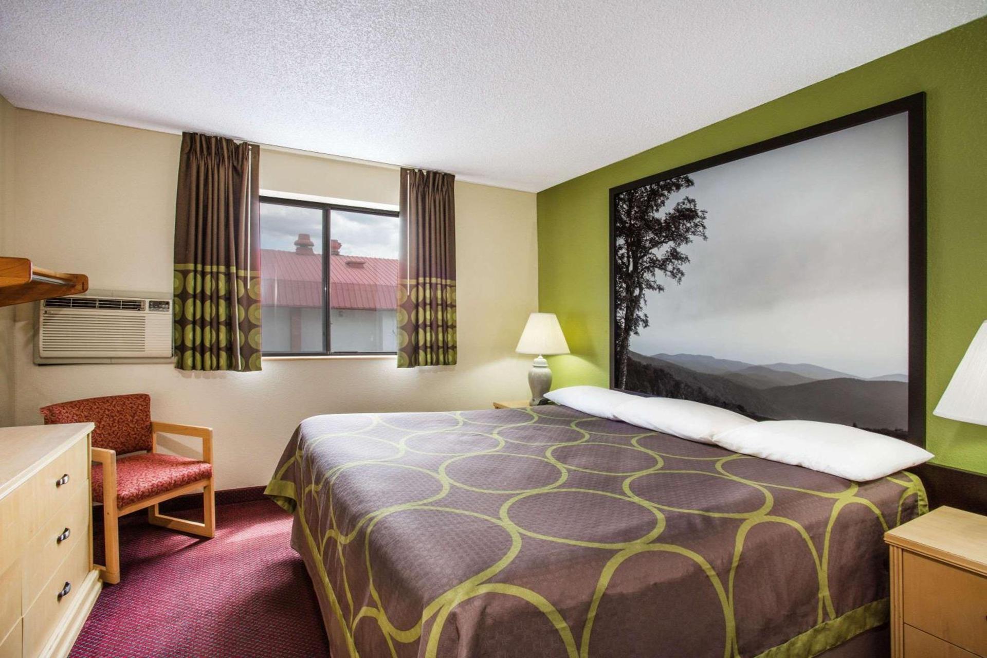 Super 8 by Wyndham Salem VA photo 2