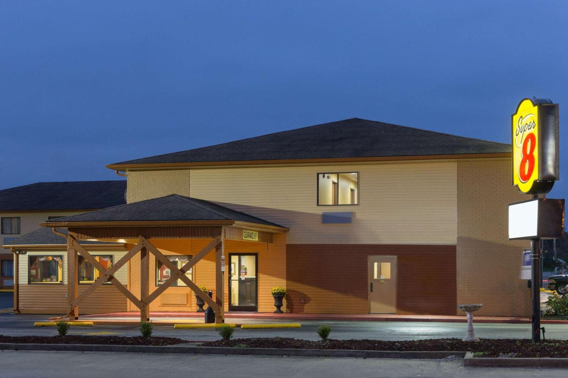 Super 8 by Wyndham Richmond photo 2