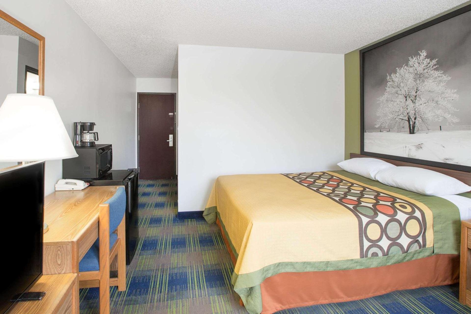 Super 8 by Wyndham Columbus photo 11