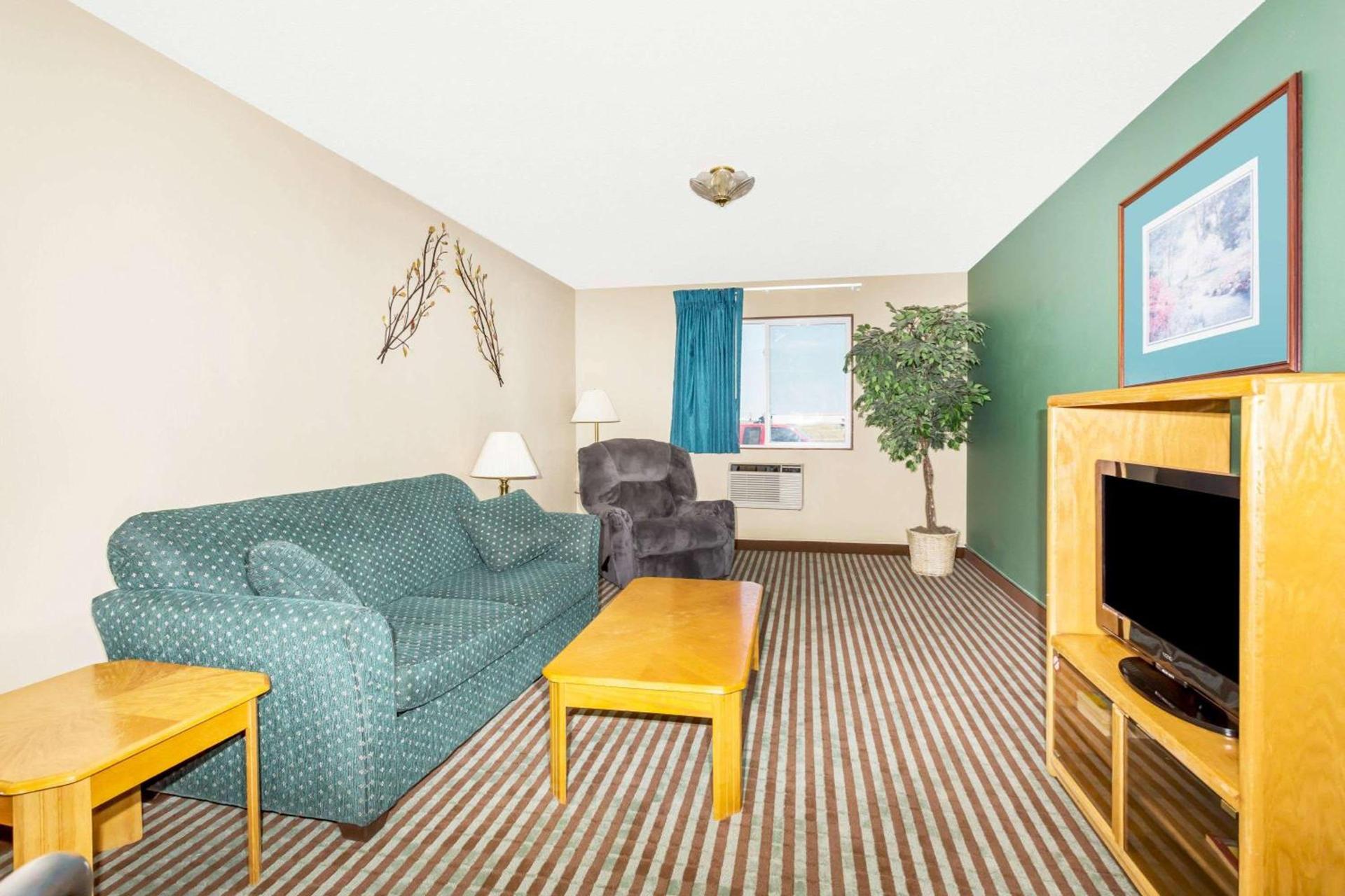 Super 8 by Wyndham Lexington photo 11