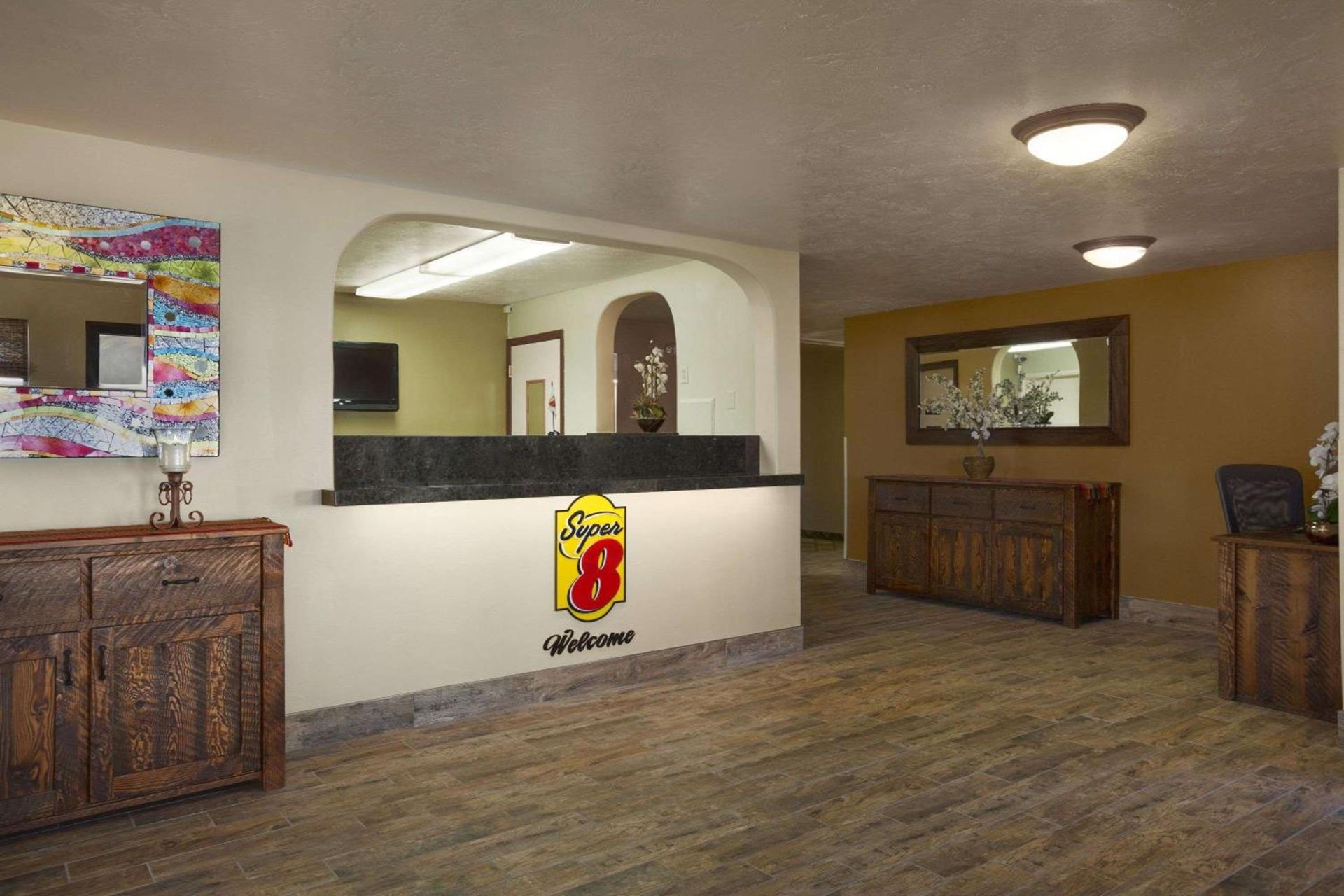 Super 8 by Wyndham Idaho Falls photo 2