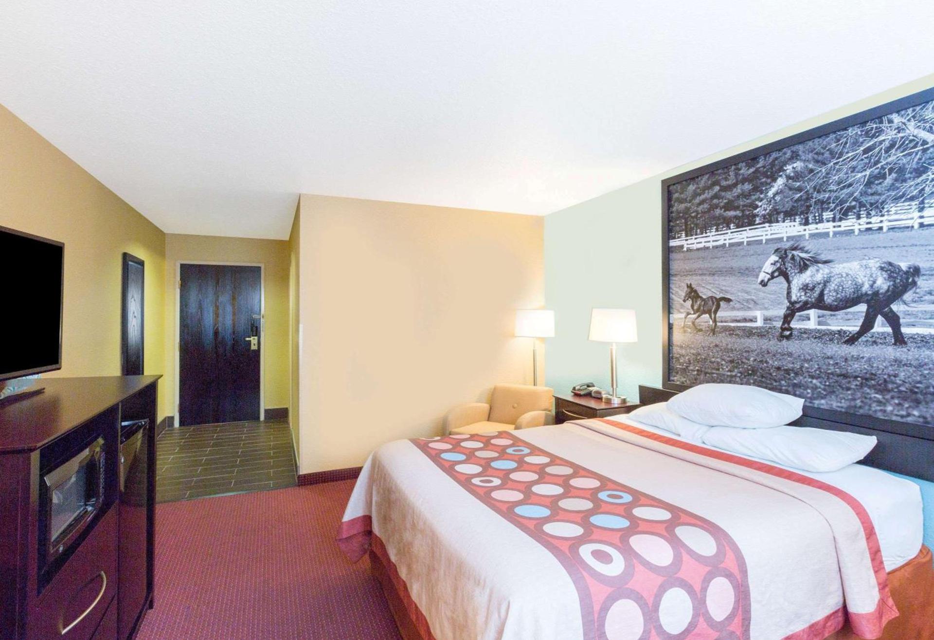 Super 8 by Wyndham Richmond photo 9