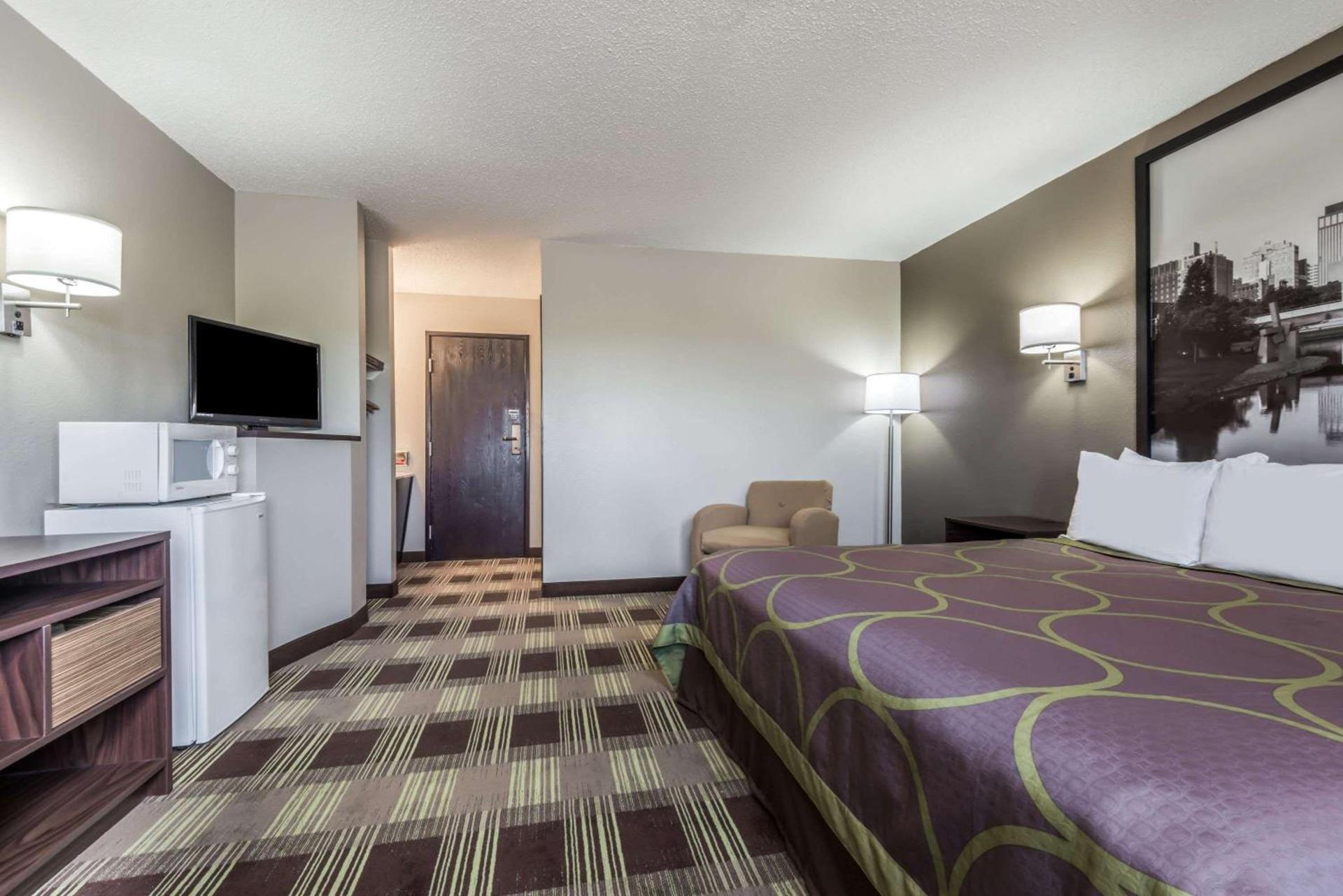 Super 8 by Wyndham Kimball photo 4
