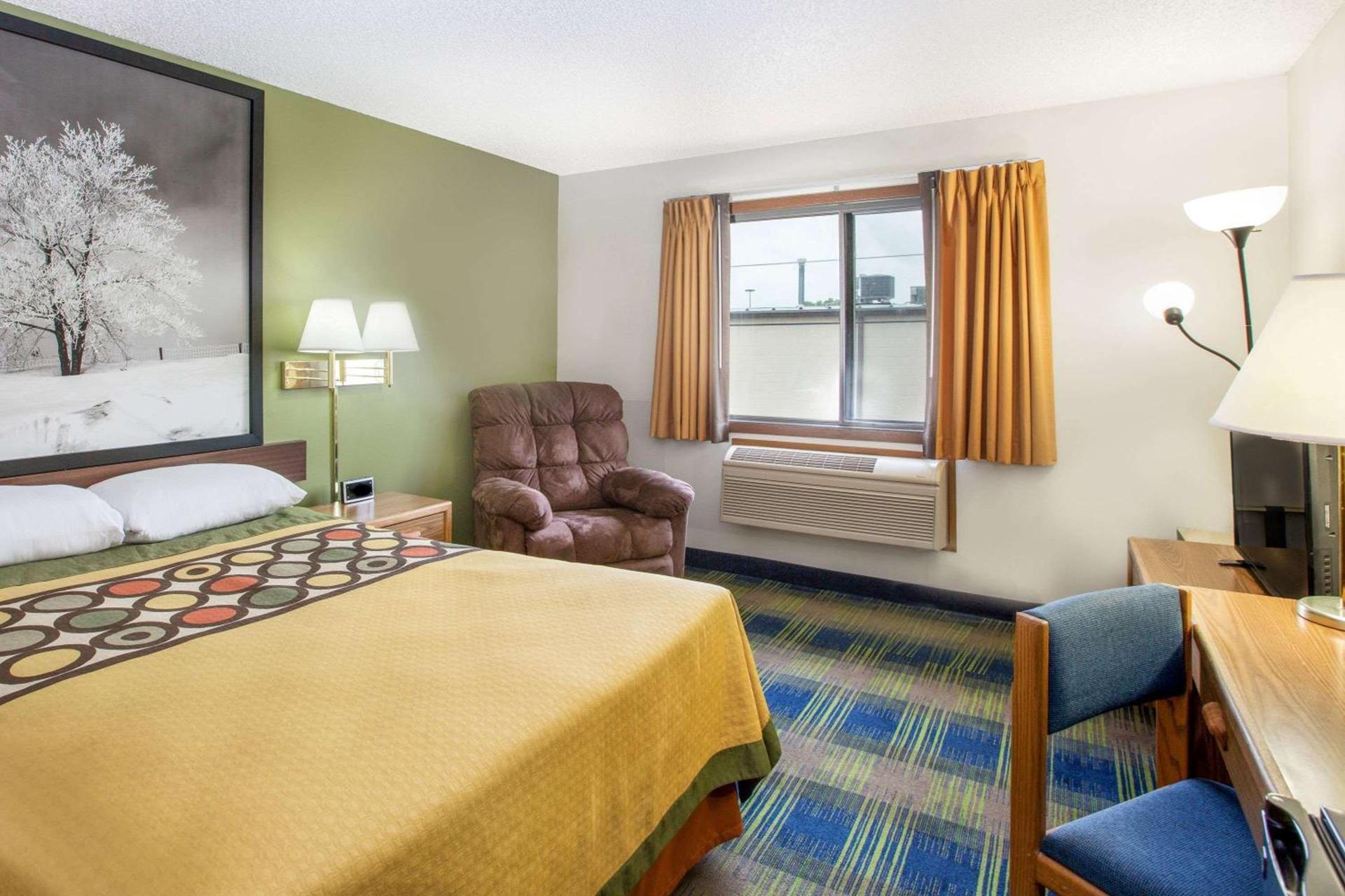 Super 8 by Wyndham Columbus photo 5