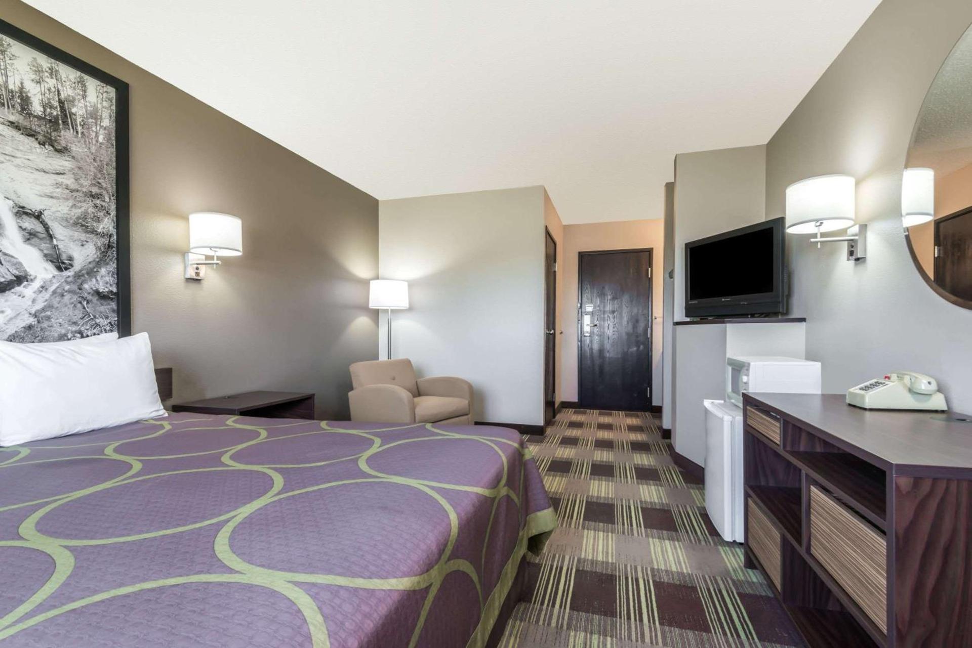 Super 8 by Wyndham Kimball photo 10