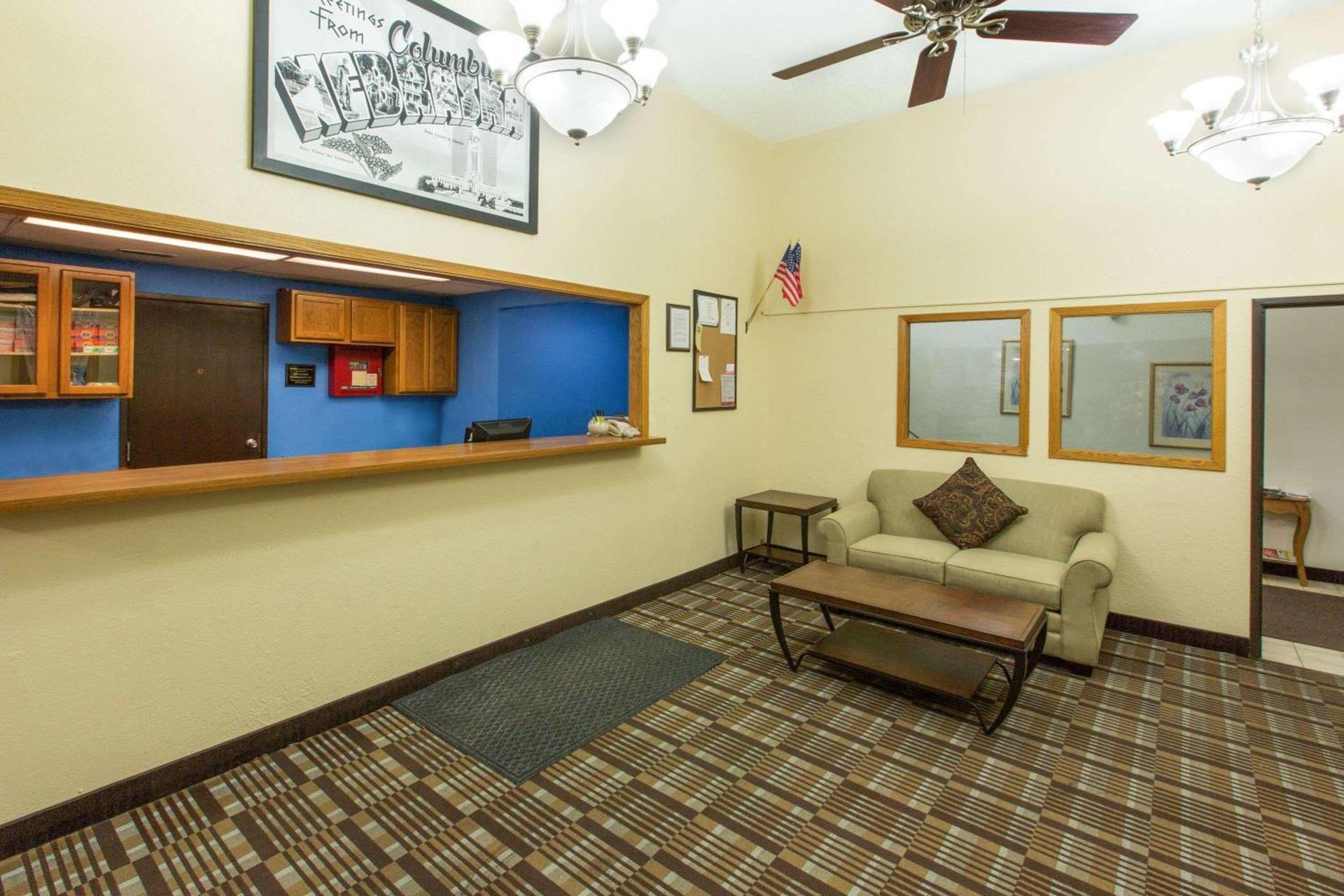 Super 8 by Wyndham Columbus photo 2
