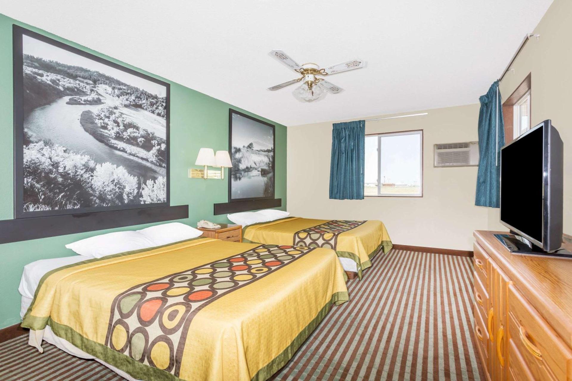 Super 8 by Wyndham Lexington photo 12