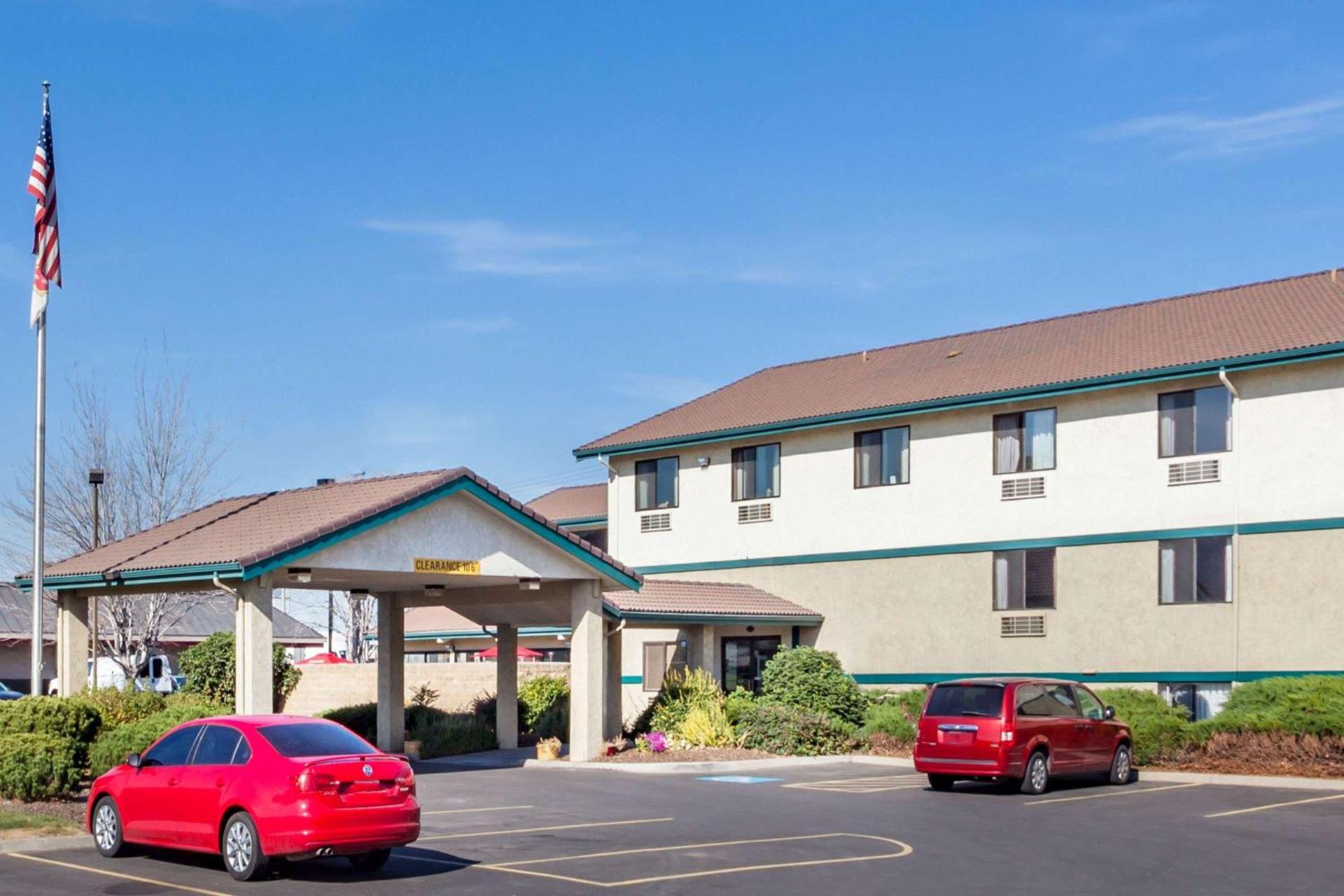 Super 8 by Wyndham Union Gap Yakima Area photo 1