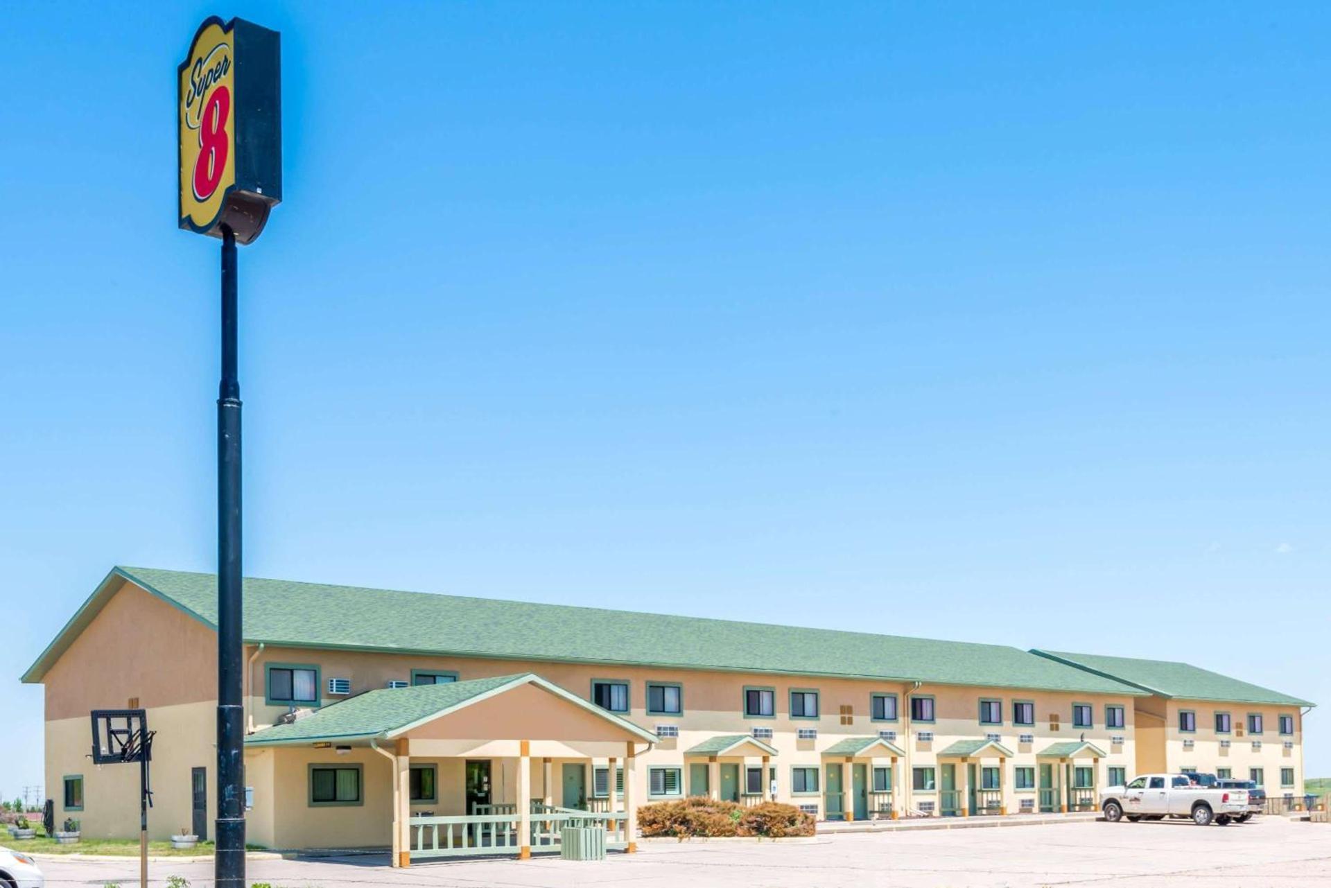 Super 8 by Wyndham Kimball photo 1