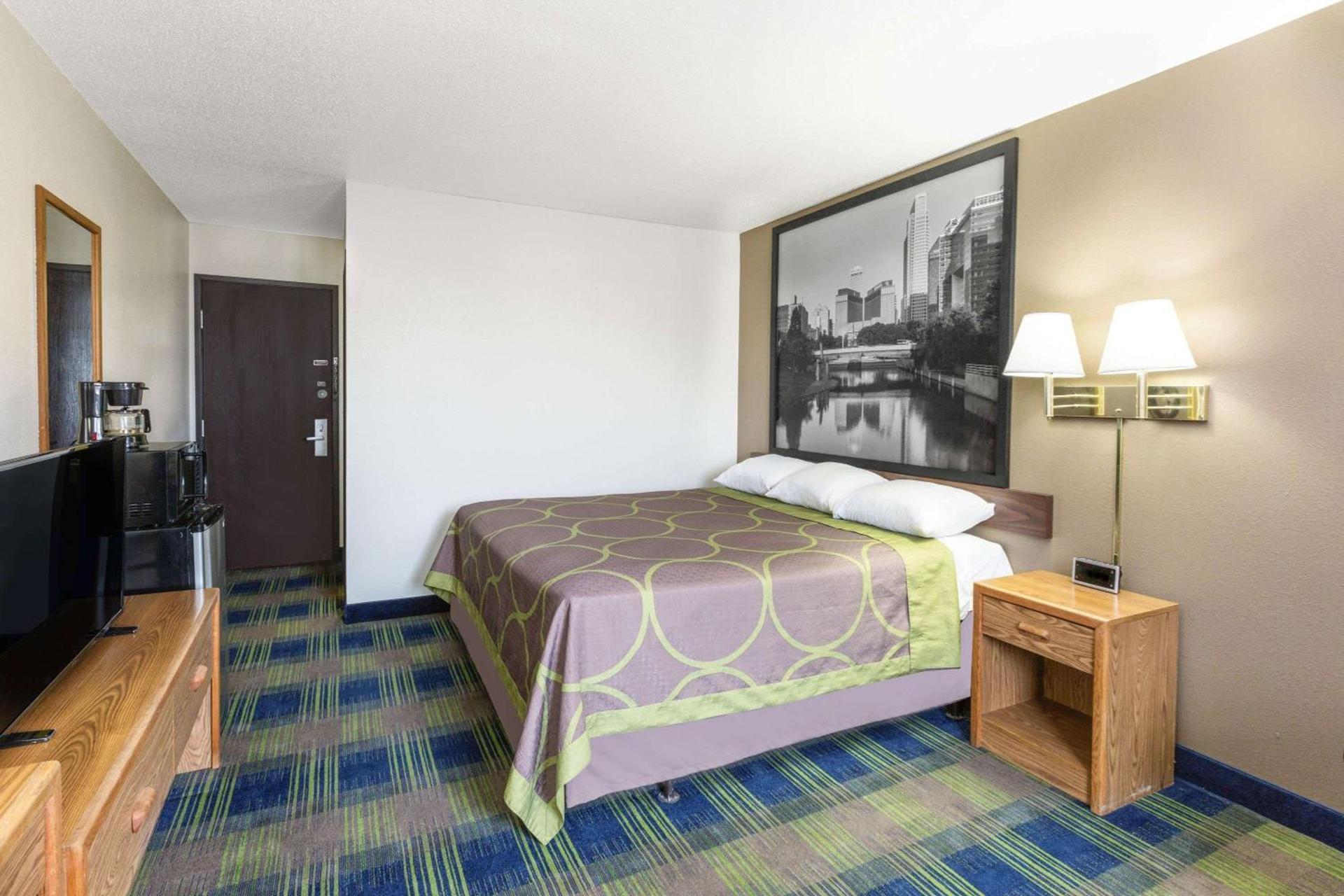 Super 8 by Wyndham Columbus photo 4