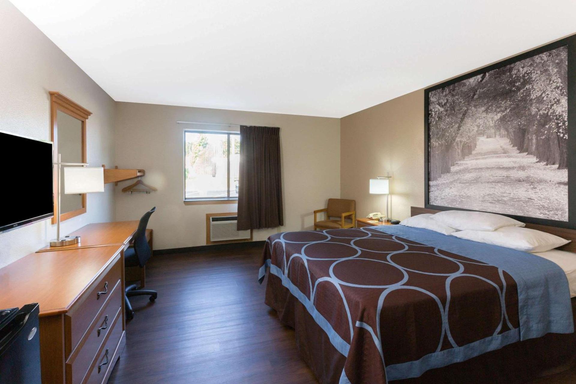Super 8 by Wyndham Radcliff Ft. Knox Area photo 11