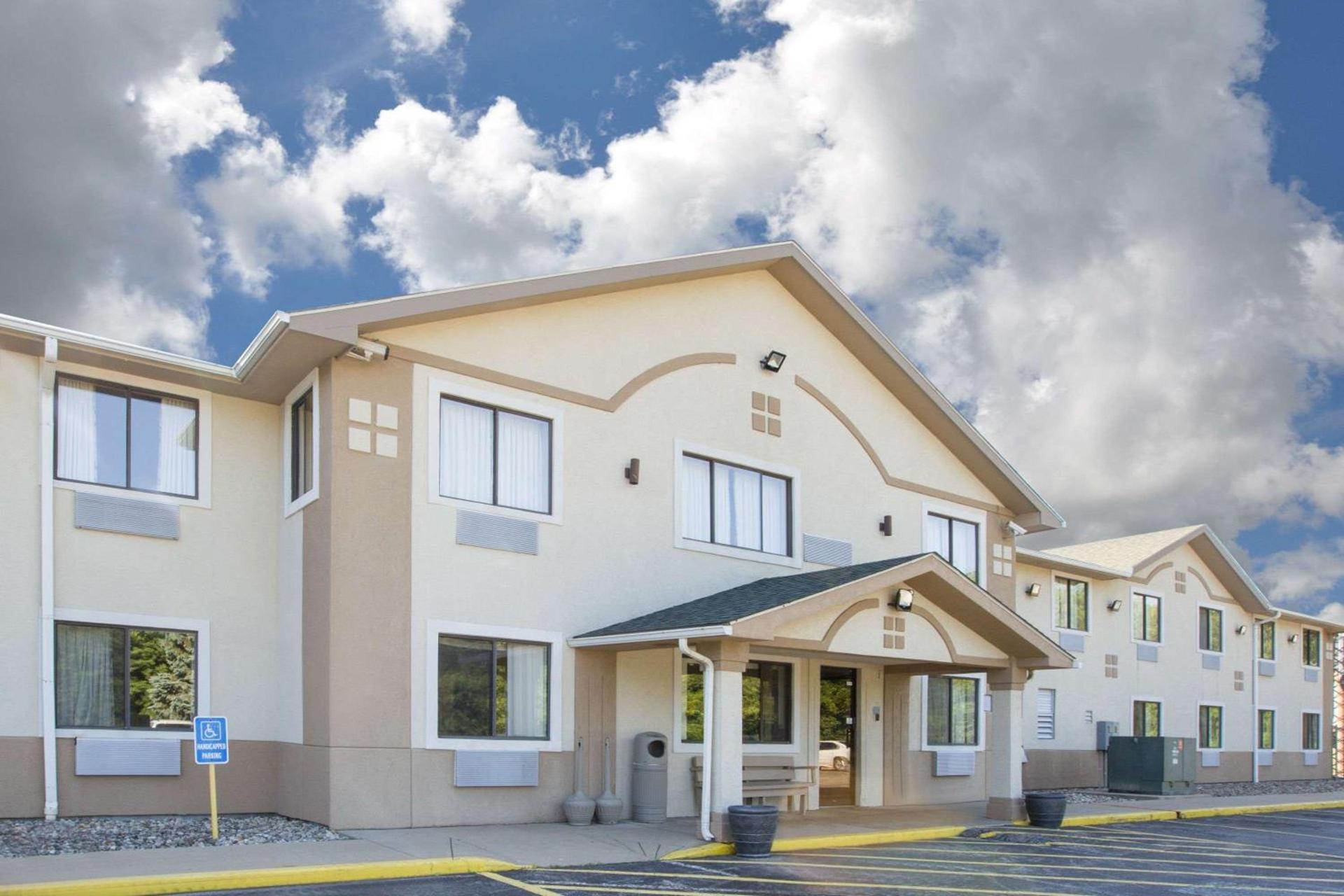 Quality Inn & Suites Howe - Sturgis photo 1