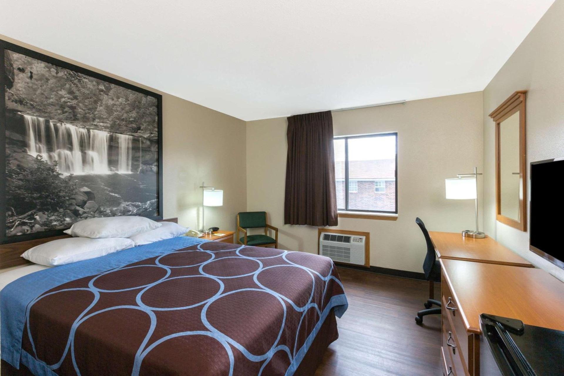Super 8 by Wyndham Radcliff Ft. Knox Area photo 14