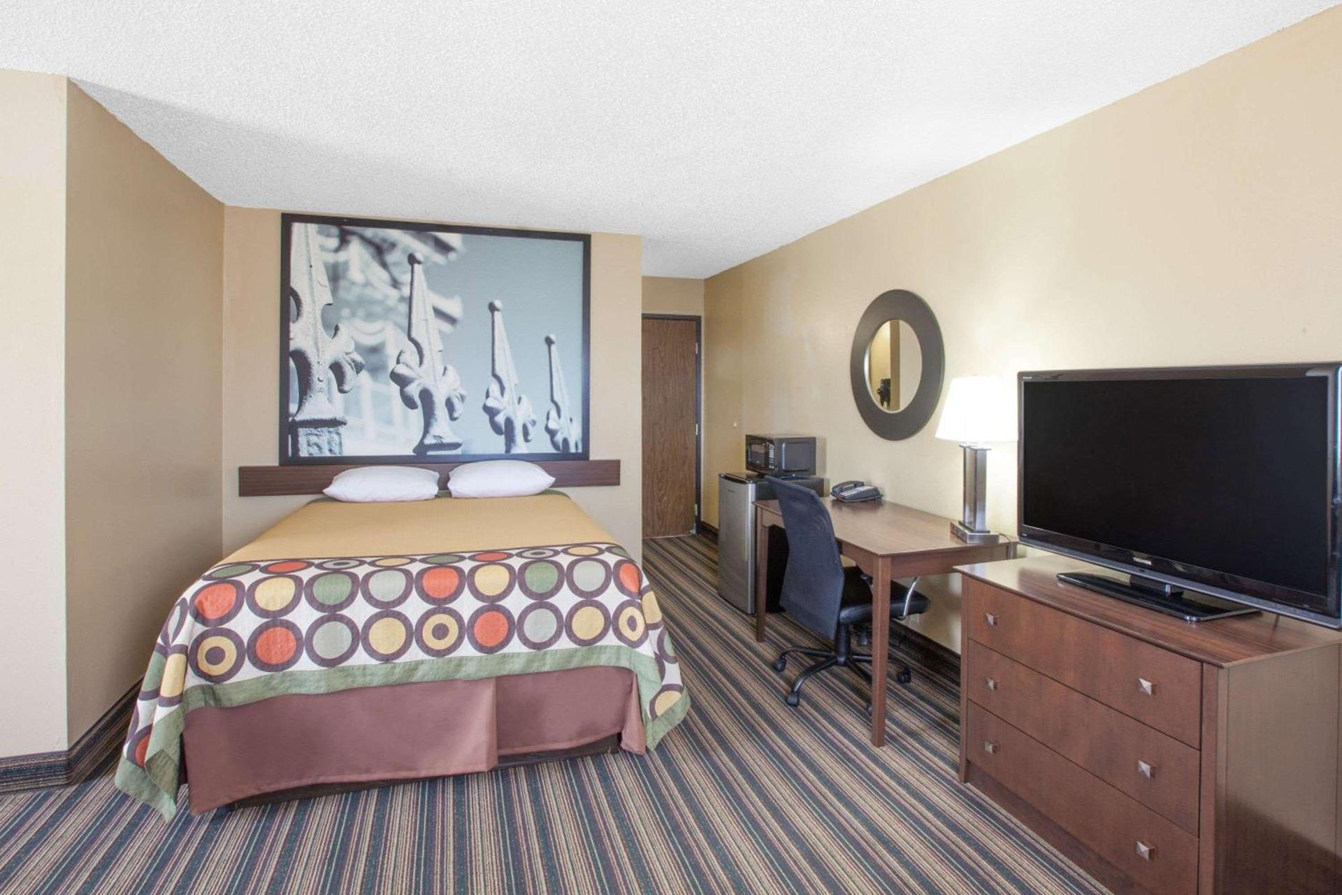 Super 8 by Wyndham Natchitoches photo 15