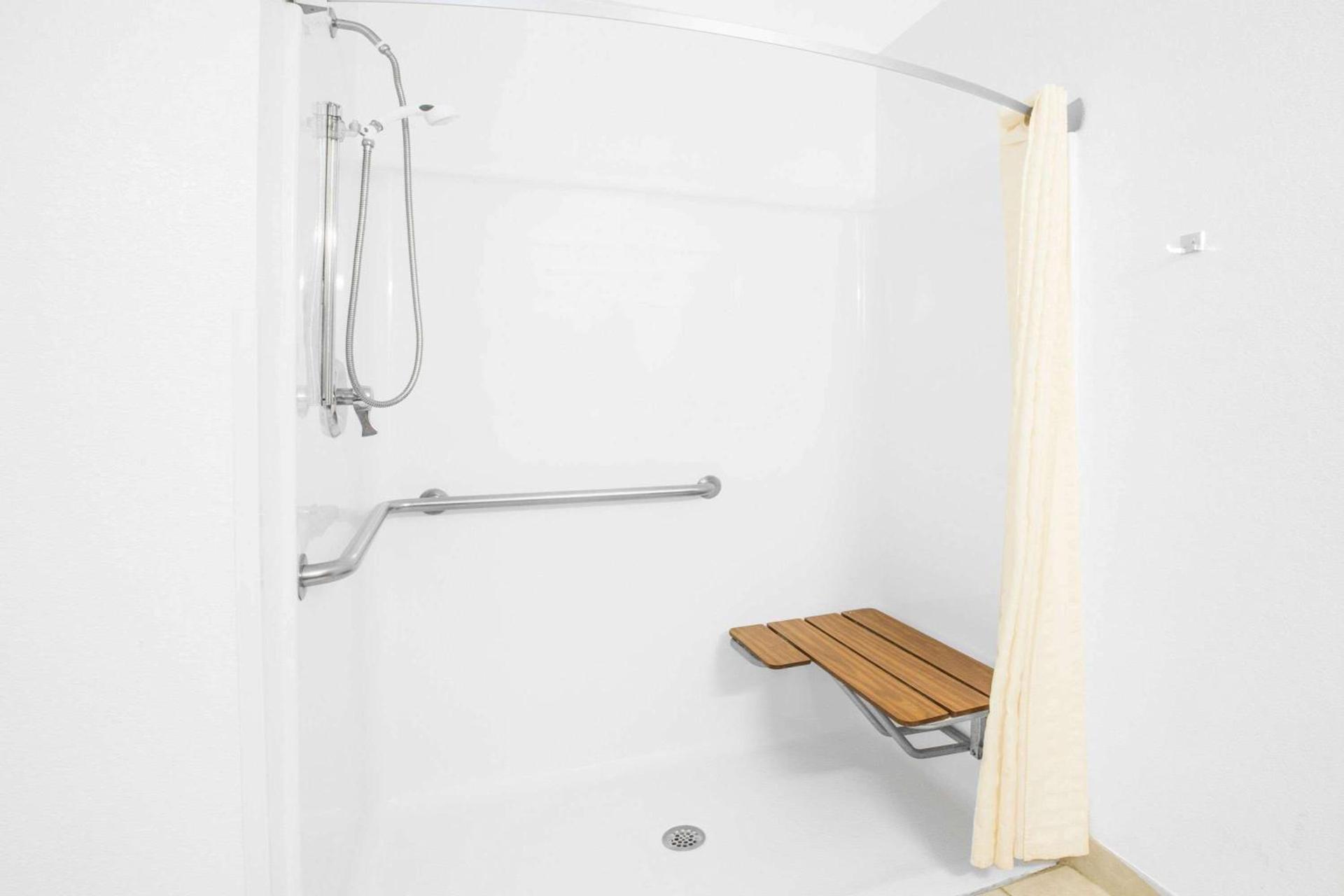 Quality Inn & Suites Howe - Sturgis photo 9