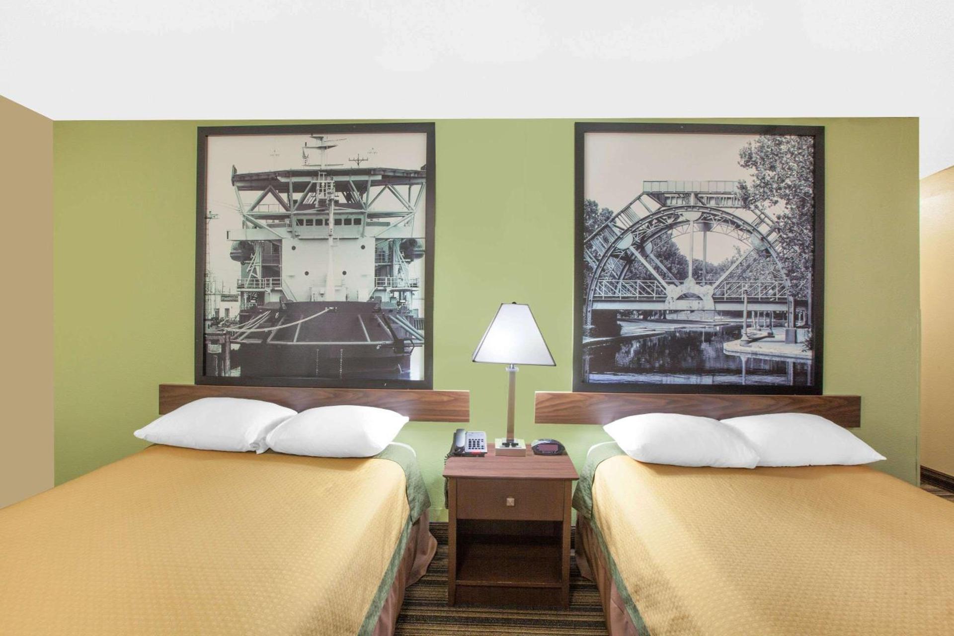 Super 8 by Wyndham Natchitoches photo 11