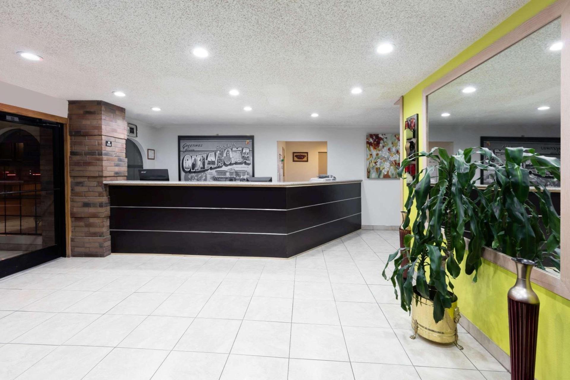 Super 8 by Wyndham Sapulpa/Tulsa Area photo 2