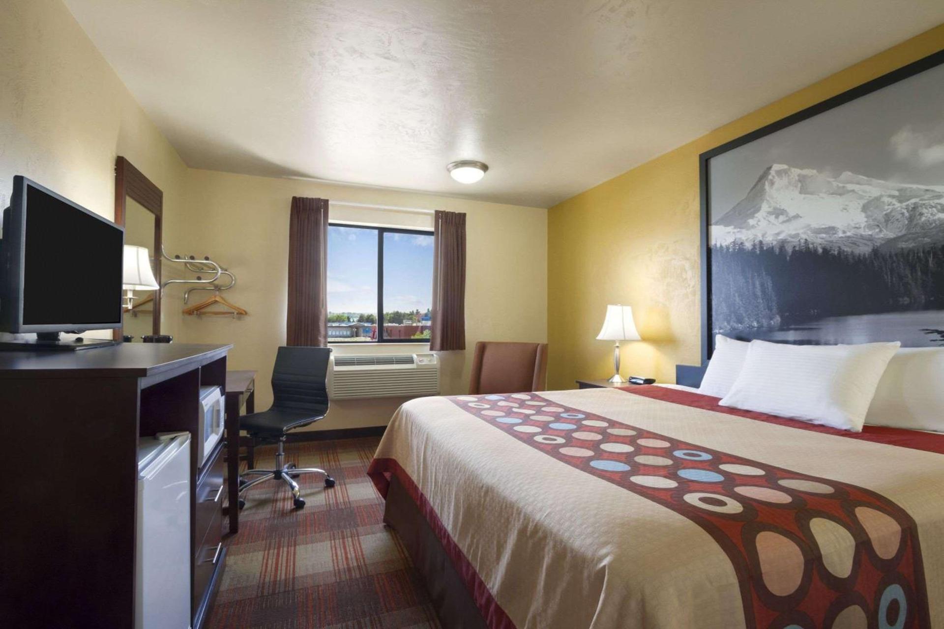Super 8 by Wyndham Kennewick photo 42