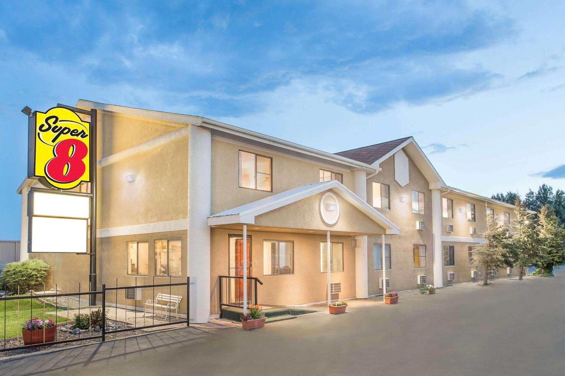 Super 8 by Wyndham Riverton — hotel in Riverton
