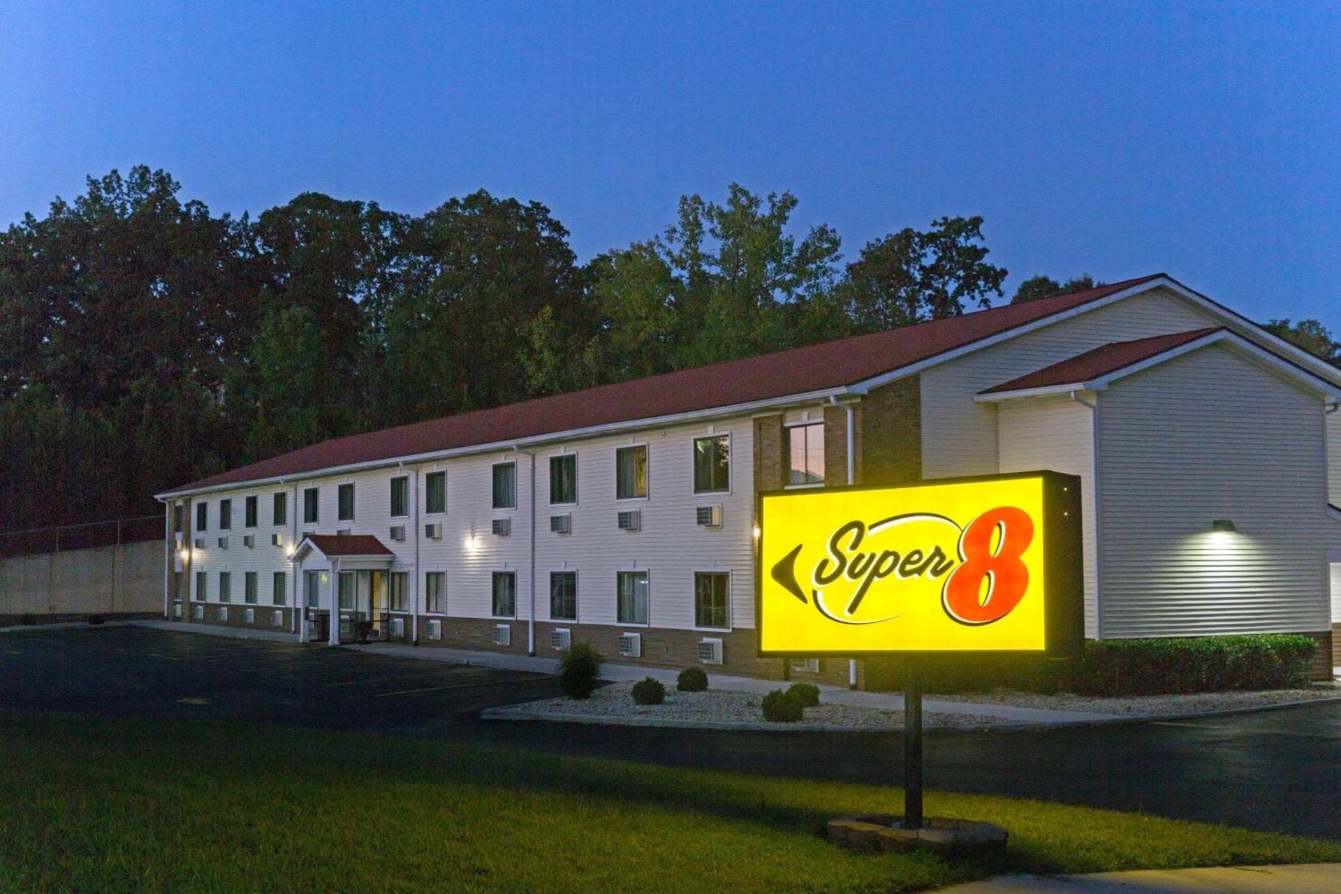 Super 8 by Wyndham Radcliff Ft. Knox Area photo 9
