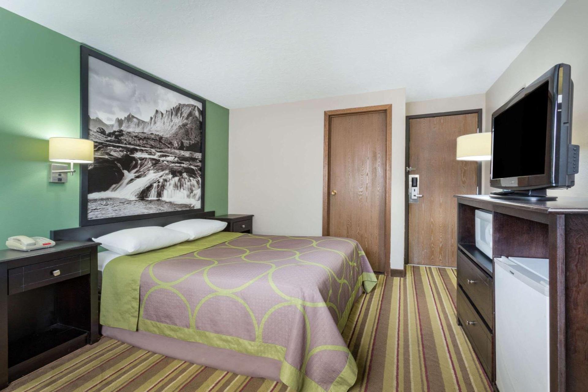Super 8 by Wyndham Green River photo 10