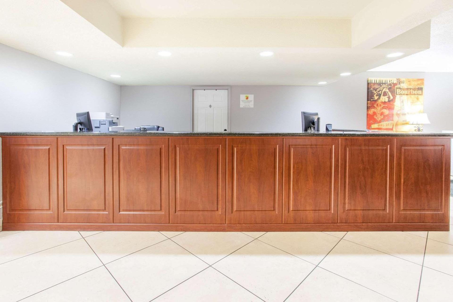 Super 8 by Wyndham West Monroe photo 2