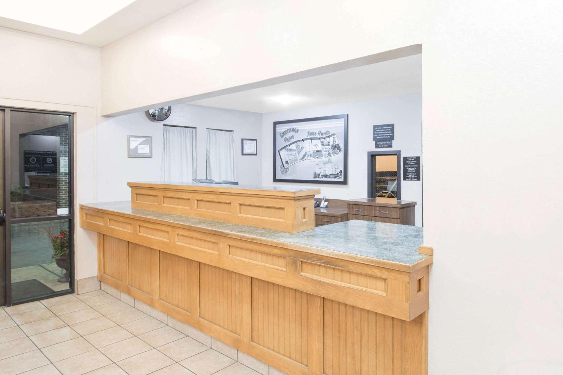 Super 8 by Wyndham Terre Haute photo 3