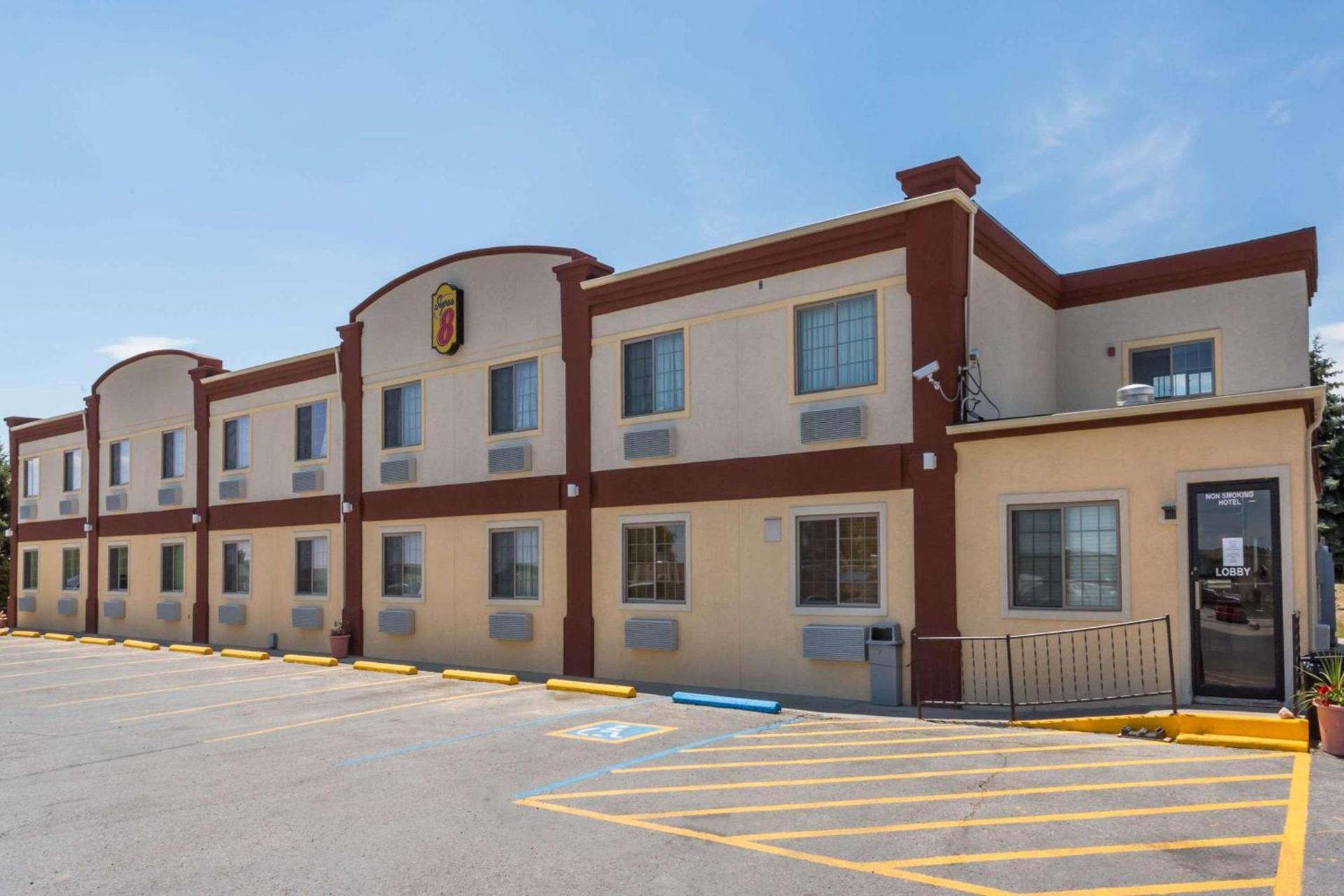 Super 8 by Wyndham Douglas photo 12