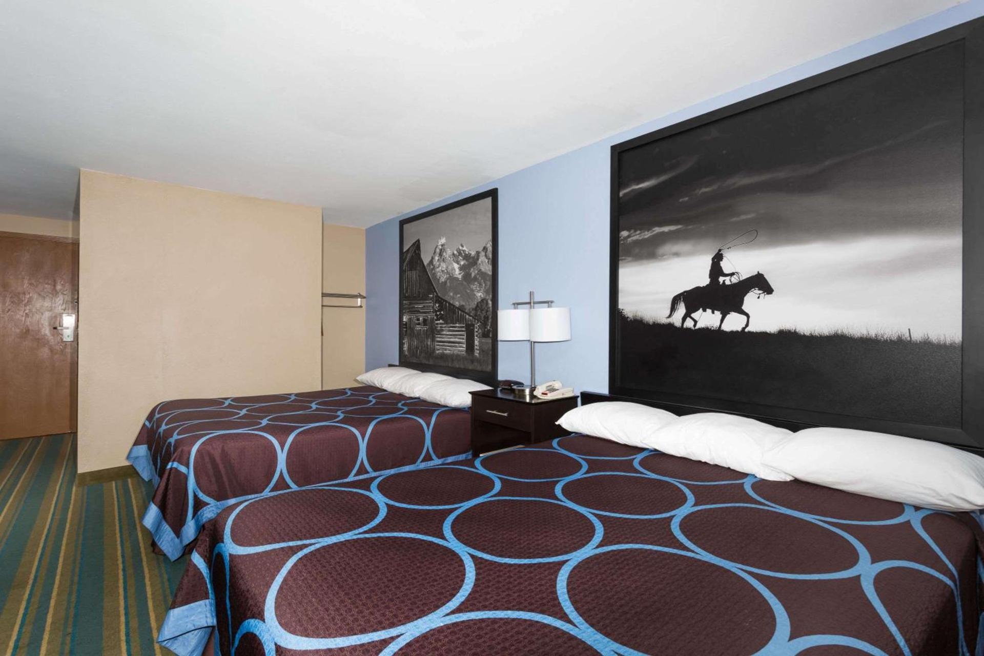 Super 8 by Wyndham Douglas photo 16