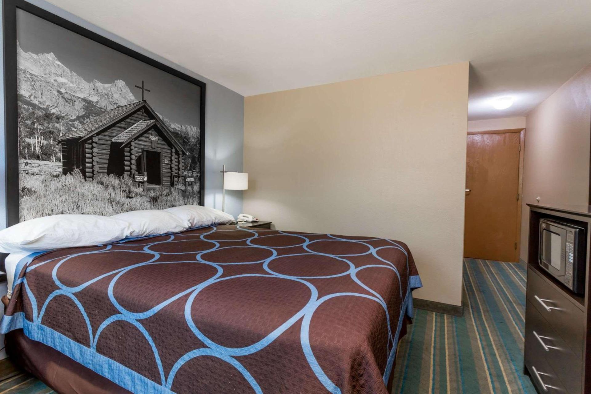 Super 8 by Wyndham Douglas photo 19