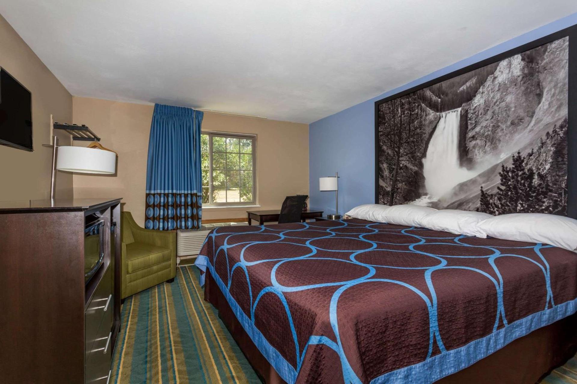 Super 8 by Wyndham Douglas photo 23