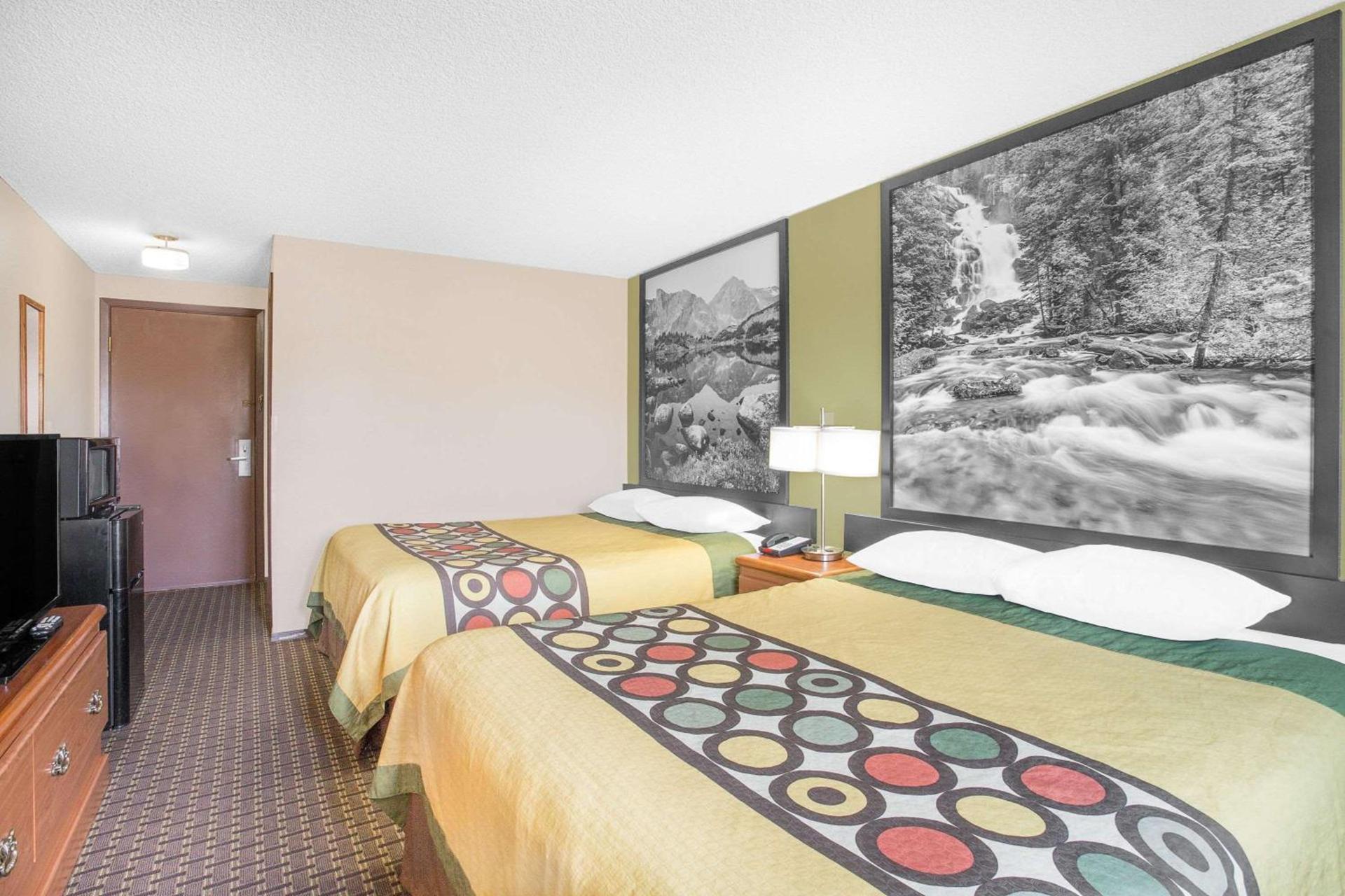 Super 8 by Wyndham Riverton photo 12