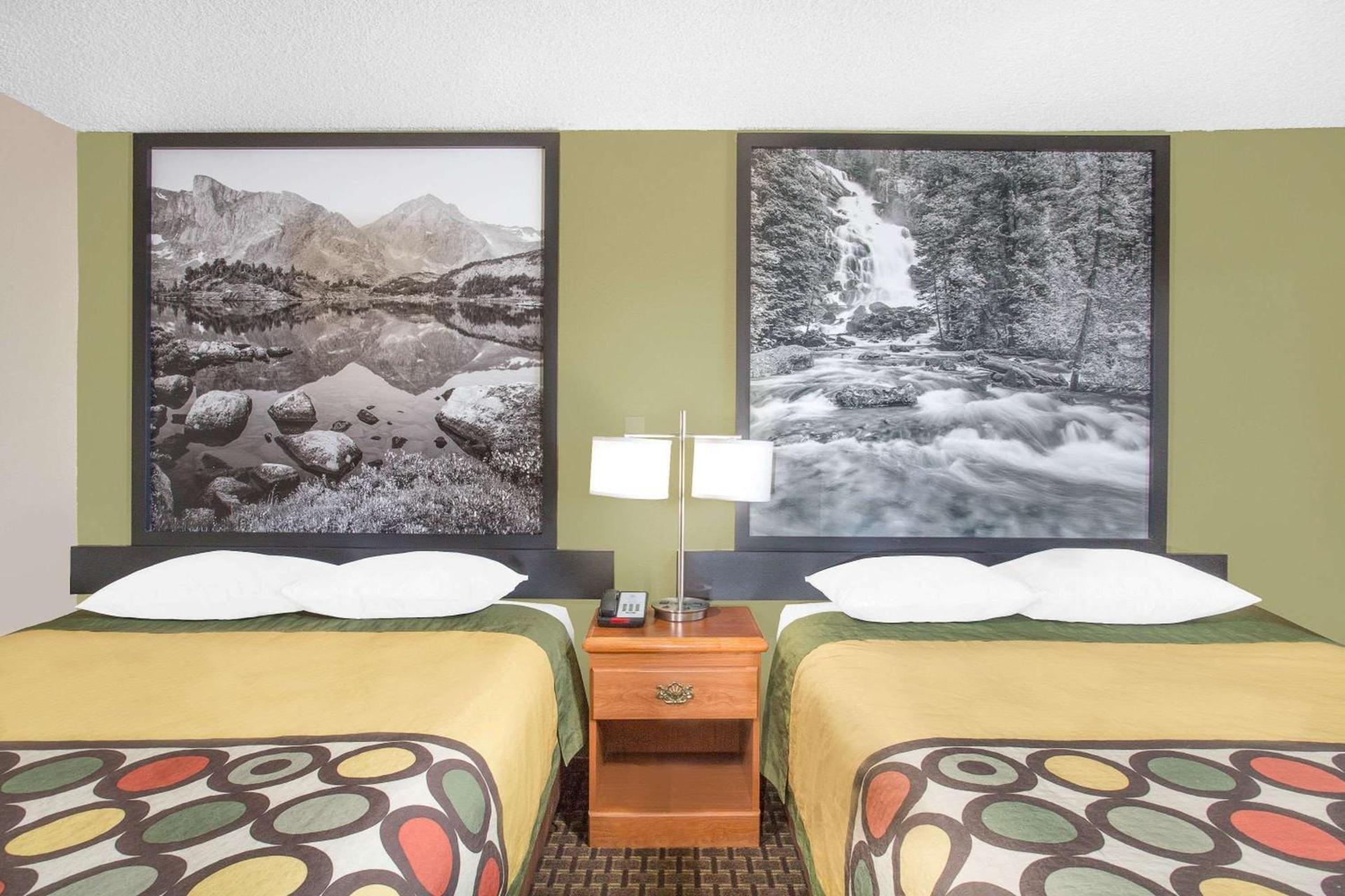 Super 8 by Wyndham Riverton photo 14