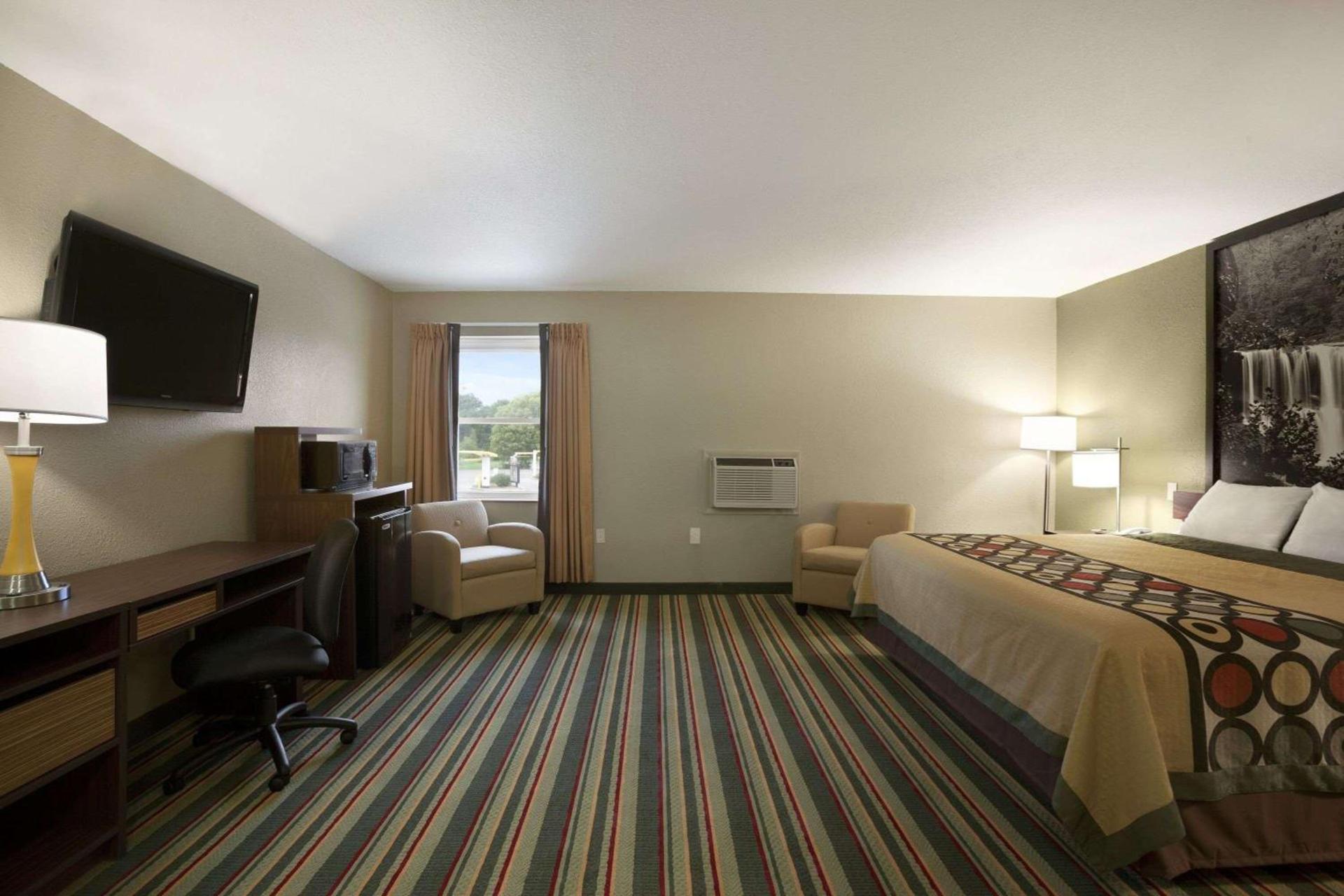Super 8 by Wyndham Tuscola photo 12