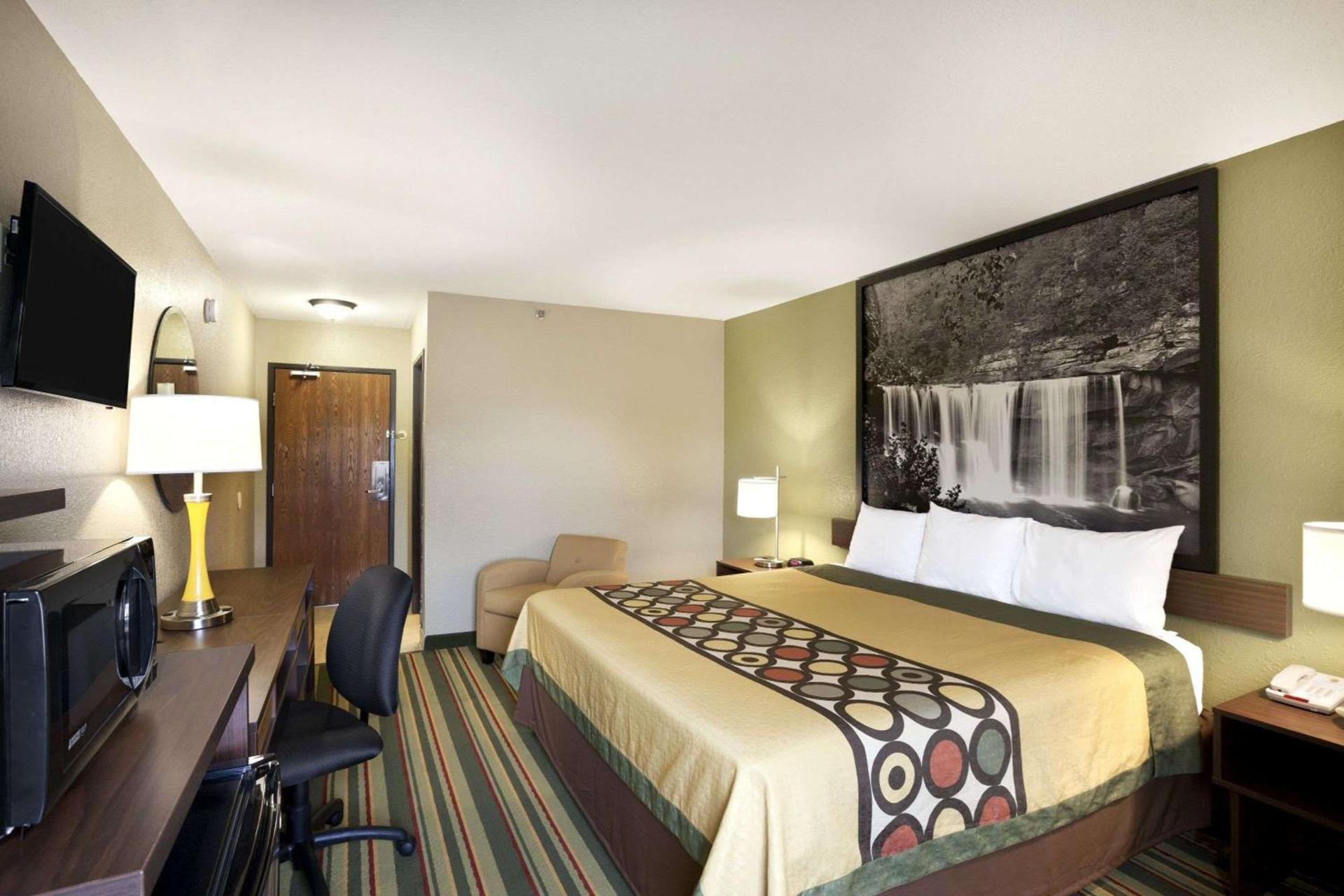 Super 8 by Wyndham Tuscola photo 11